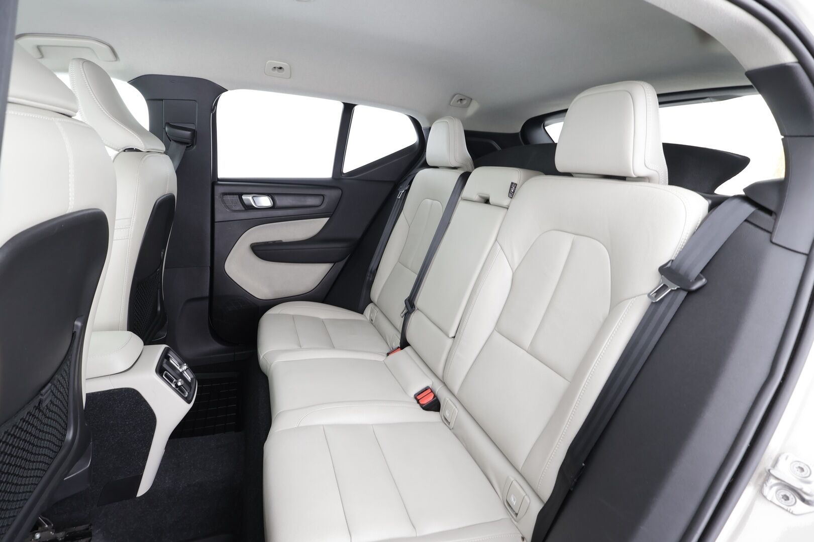 Volvo XC40 2019 T4 AWD Business Inscription aut * Webasto / Koukku / ACC / Full-LED / P.Kamera / Sportpenkki Muistilla / Navi * - Suomi-auto / Kahdet renkaat aluvanteilla / Merkkihuollot