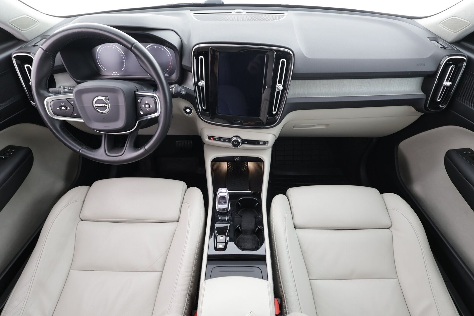 Volvo XC40 2019 T4 AWD Business Inscription aut * Webasto / Koukku / ACC / Full-LED / P.Kamera / Sportpenkki Muistilla / Navi * - Suomi-auto / Kahdet renkaat aluvanteilla / Merkkihuollot