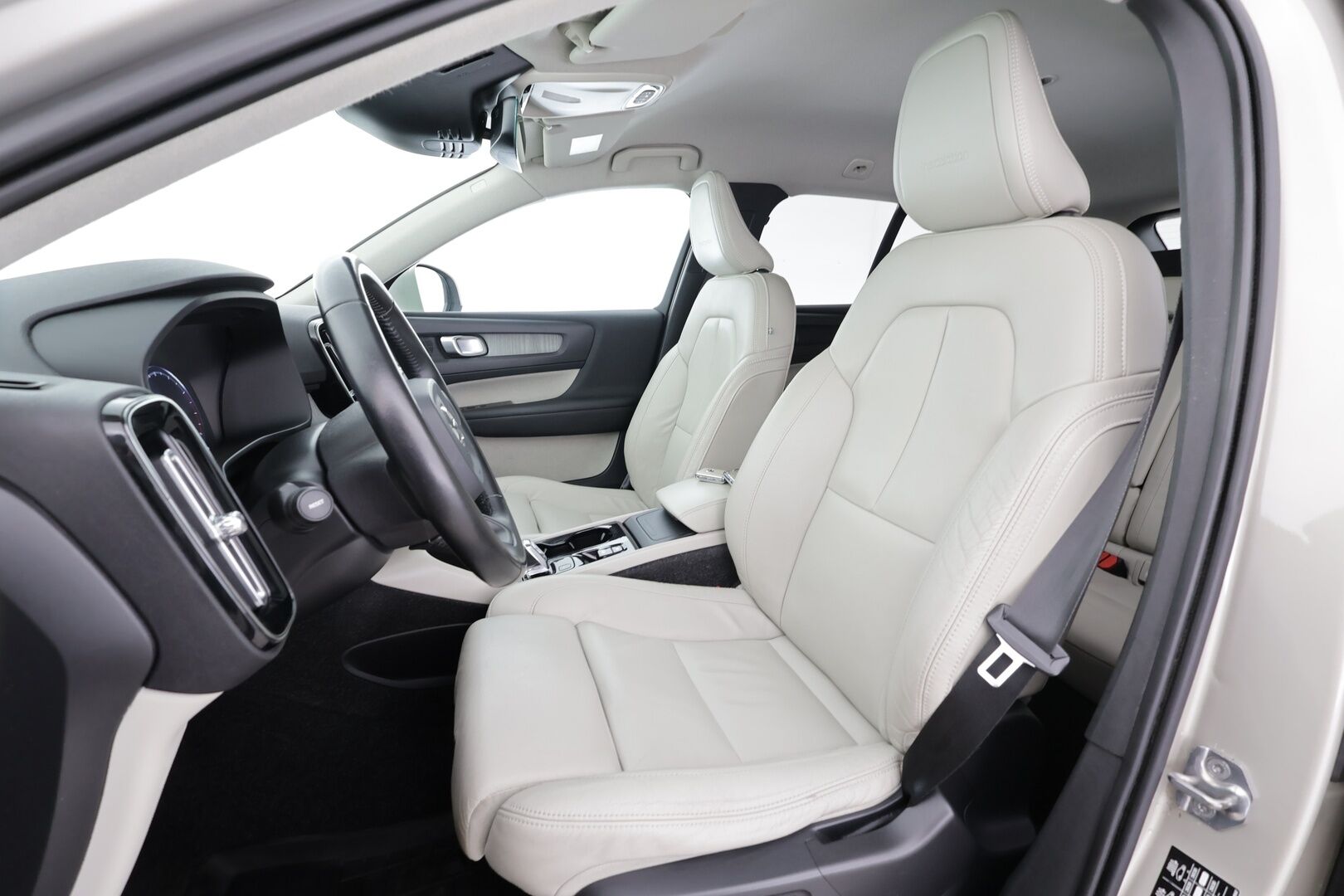 Volvo XC40 2019 T4 AWD Business Inscription aut * Webasto / Koukku / ACC / Full-LED / P.Kamera / Sportpenkki Muistilla / Navi * - Suomi-auto / Kahdet renkaat aluvanteilla / Merkkihuollot