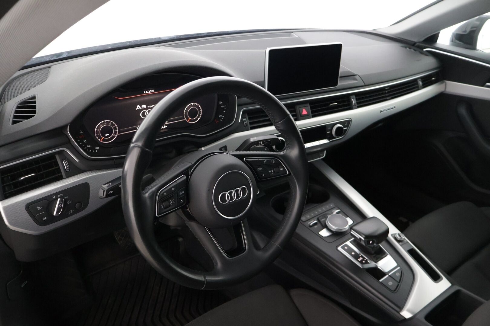 Audi A5 2019 Sportback Business Sport Comfort Edition 45 TFSI 180 kW MHEV quattro S tronic ** Webasto / Digimittaristo / Koukku ** - ** Suomi-auto / Sporttipenkit / Navi / 2x renkaat ja vanteet **