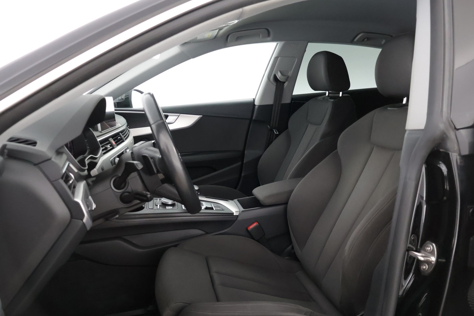 Audi A5 2019 Sportback Business Sport Comfort Edition 45 TFSI 180 kW MHEV quattro S tronic ** Webasto / Digimittaristo / Koukku ** - 3,99% KORKOTARJOUS TÄHÄN AUTOON 21.9. ASTI - ** Suomi-auto / Sporttipenkit / Navi / 2x renkaat ja vanteet **