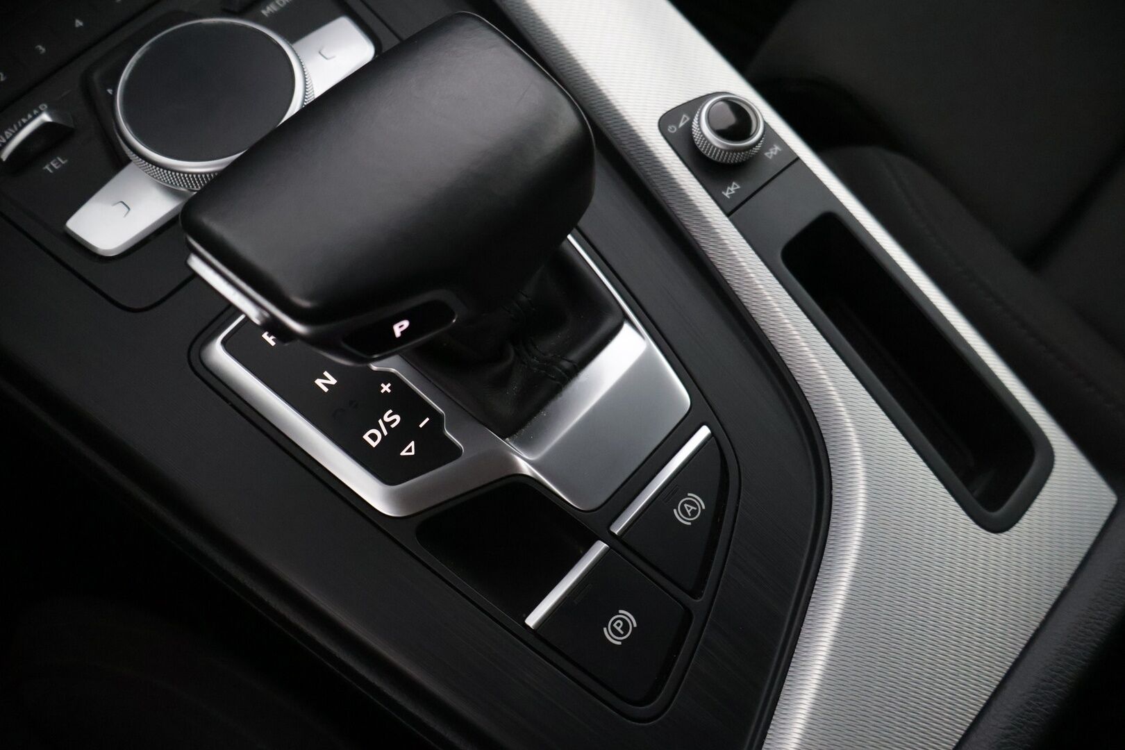 Audi A5 2019 Sportback Business Sport Comfort Edition 45 TFSI 180 kW MHEV quattro S tronic ** Webasto / Digimittaristo / Koukku ** - ** Suomi-auto / Sporttipenkit / Navi / 2x renkaat ja vanteet **