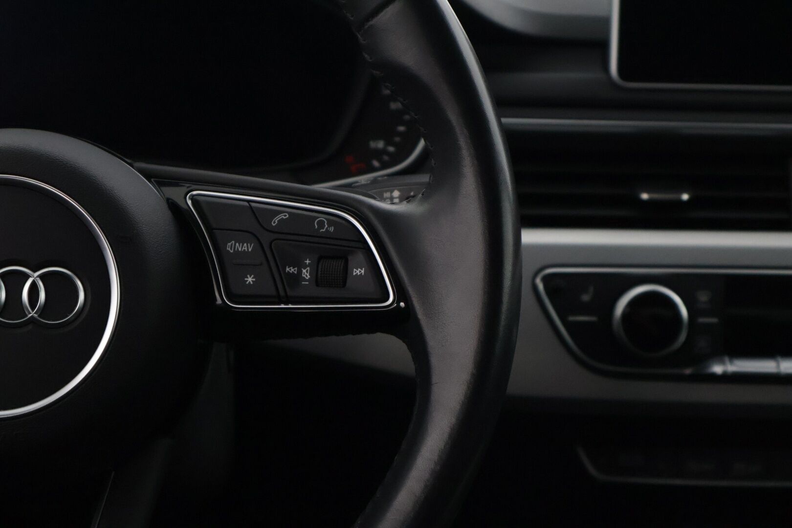 Audi A5 2019 Sportback Business Sport Comfort Edition 45 TFSI 180 kW MHEV quattro S tronic ** Webasto / Digimittaristo / Koukku ** - ** Suomi-auto / Sporttipenkit / Navi / 2x renkaat ja vanteet **