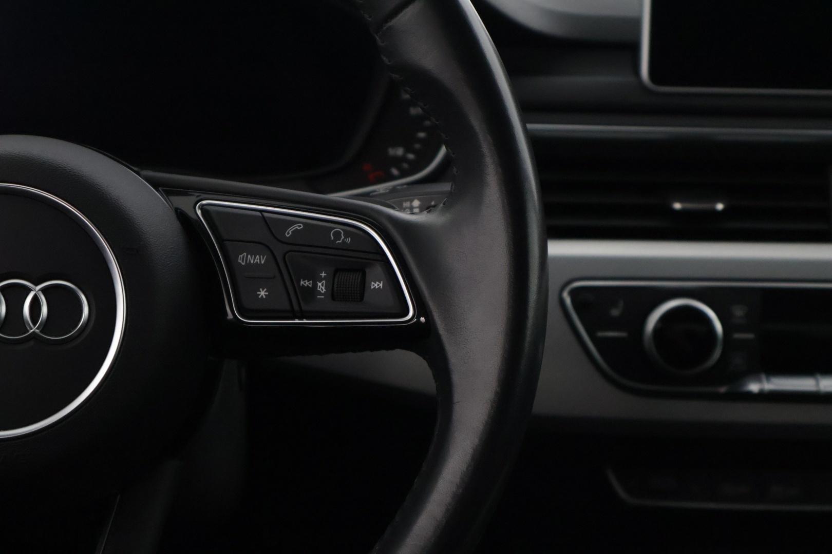 Audi A5 2019 Sportback Business Sport Comfort Edition 45 TFSI 180 kW MHEV quattro S tronic ** Webasto / Digimittaristo / Koukku ** - 3,99% KORKOTARJOUS TÄHÄN AUTOON 21.9. ASTI - ** Suomi-auto / Sporttipenkit / Navi / 2x renkaat ja vanteet **