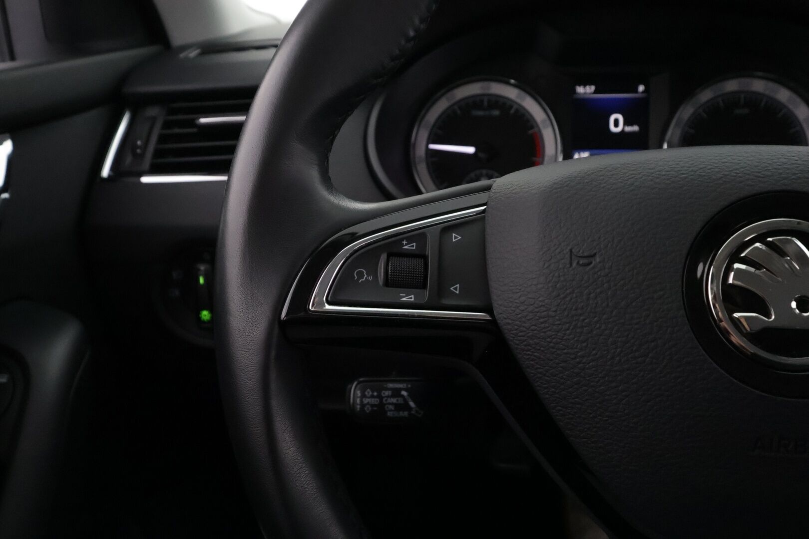 Skoda Octavia 2019 1,0 TSI Style BusinessLine DSG Autom. - | ACC | Webasto | LED | Ratinlämmitys | P.tutkat | Apple&Android | 1.Om Suomi-auto | Merkkihuollettu |