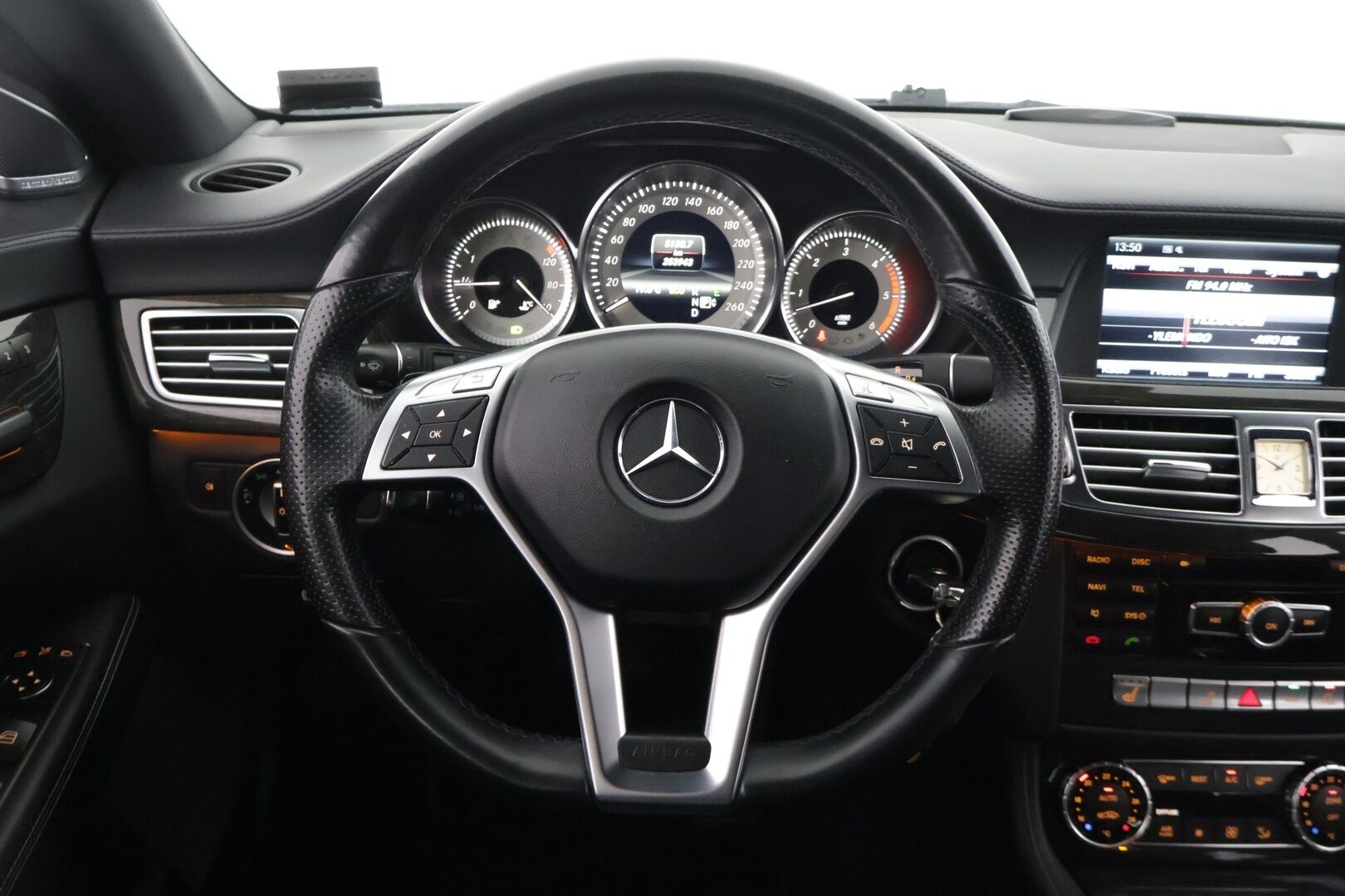 Mercedes-Benz CLS 2013 350CDI AMG-Styling Shooting Brake *Harman&Kardon / BI-XenonLohkolämmitin / Sähköluukku / Navi / P.kamera** - Huippuvarusteilla oleva CLS 350CDI luotettavalla 3.0l diesel moottorilla