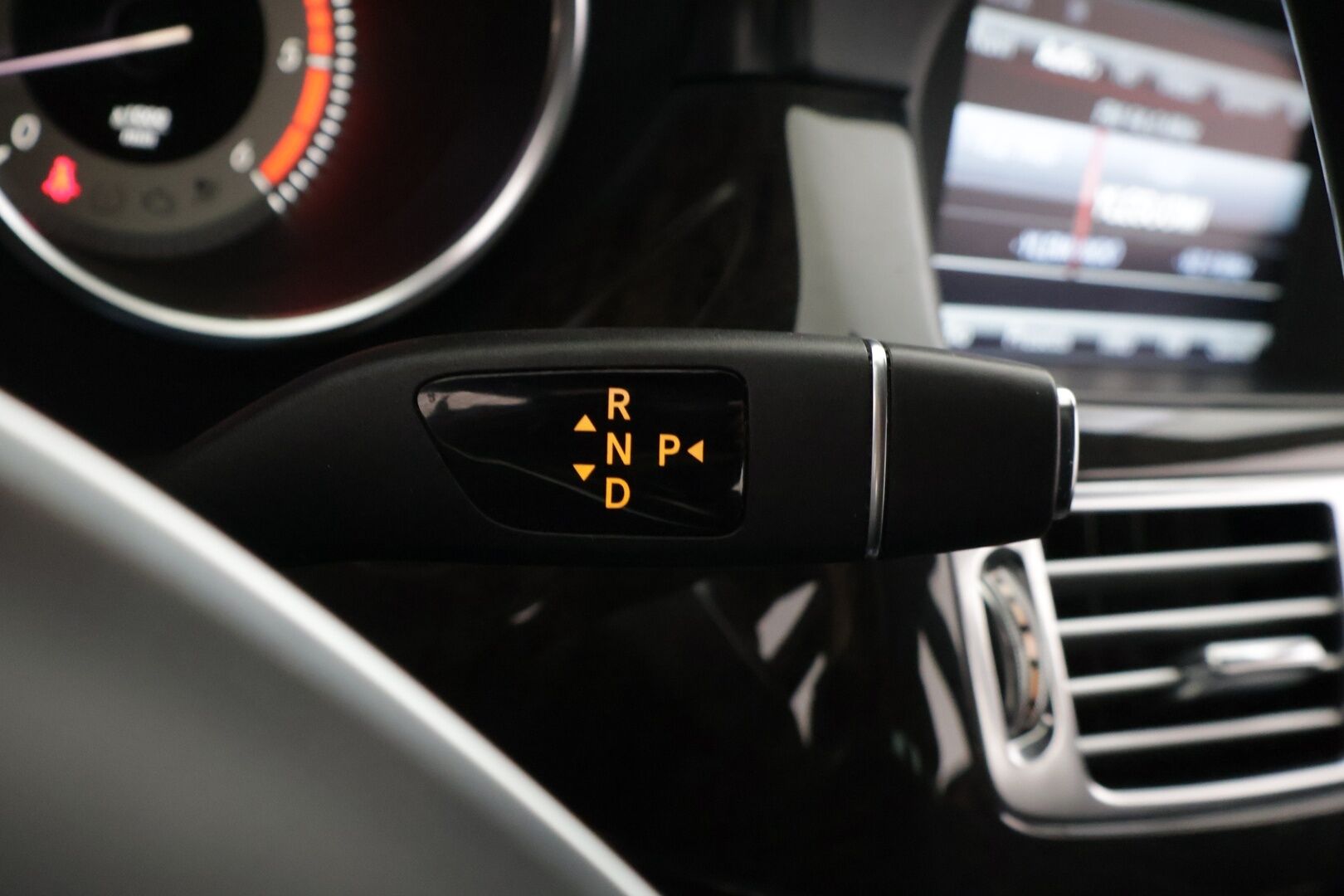 Mercedes-Benz CLS 2013 350CDI AMG-Styling Shooting Brake *Harman&Kardon / BI-XenonLohkolämmitin / Sähköluukku / Navi / P.kamera** - Huippuvarusteilla oleva CLS 350CDI luotettavalla 3.0l diesel moottorilla