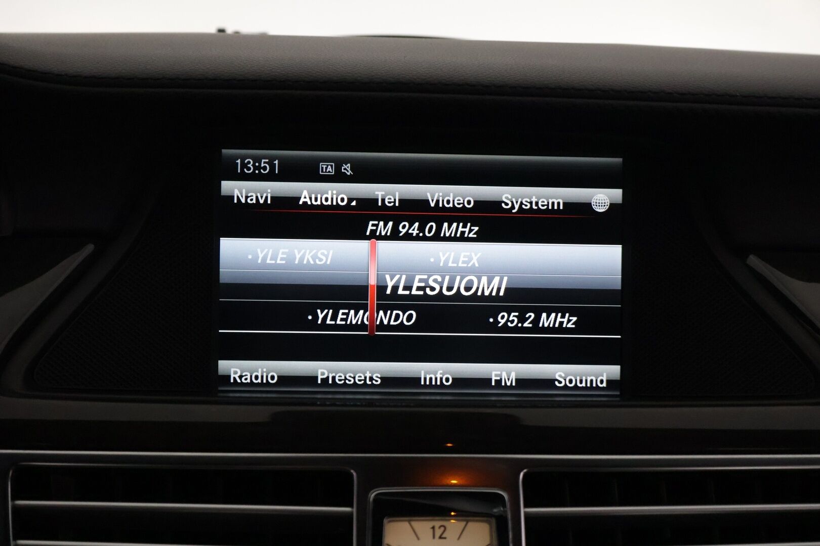 Mercedes-Benz CLS 2013 350CDI AMG-Styling Shooting Brake *Harman&Kardon / BI-XenonLohkolämmitin / Sähköluukku / Navi / P.kamera** - Huippuvarusteilla oleva CLS 350CDI luotettavalla 3.0l diesel moottorilla - HULLUT VÄLIPÄIVÄT KORKOTARJOUS 2,49%