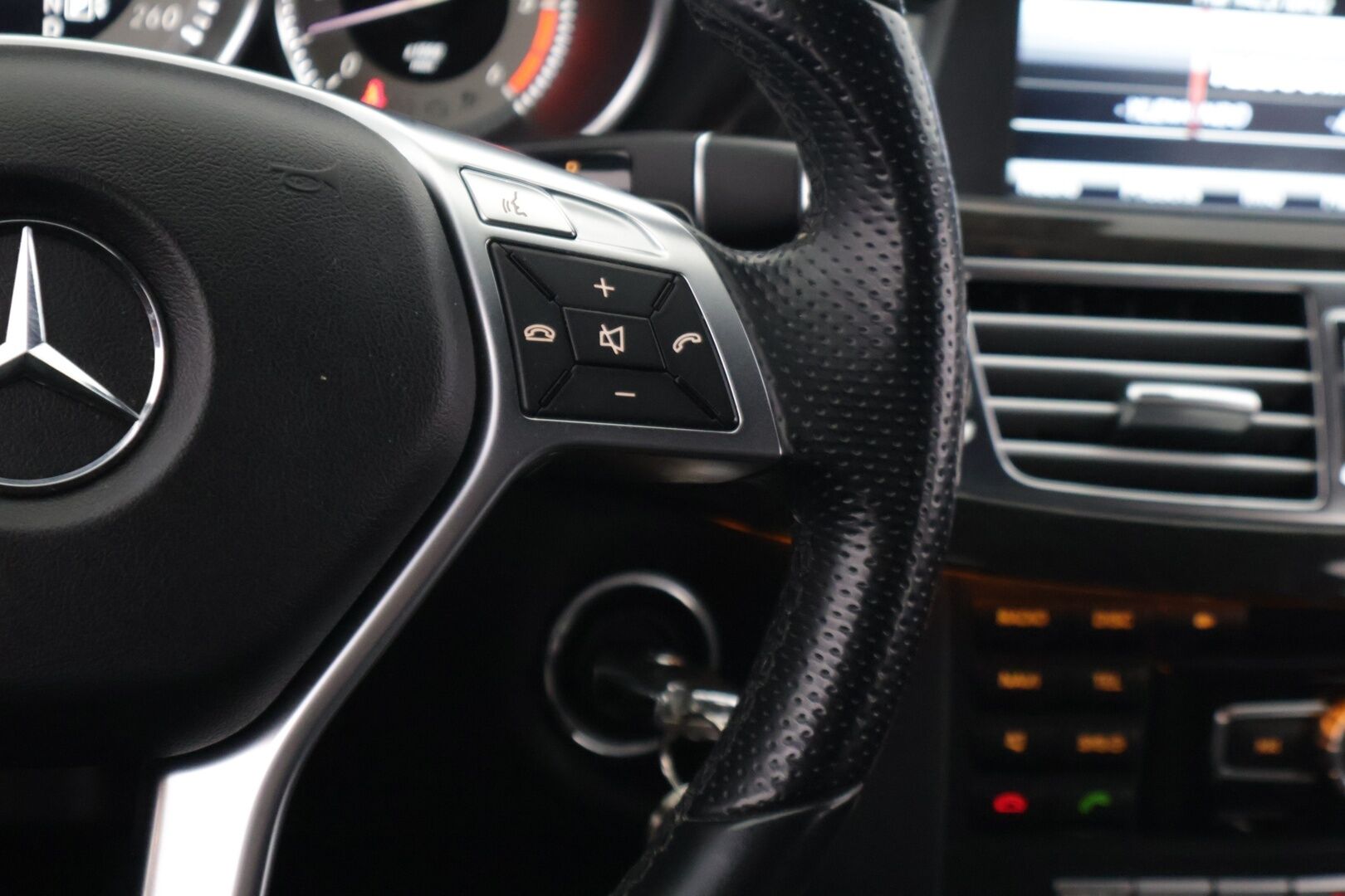 Mercedes-Benz CLS 2013 350CDI AMG-Styling Shooting Brake *Harman&Kardon / BI-XenonLohkolämmitin / Sähköluukku / Navi / P.kamera** - Huippuvarusteilla oleva CLS 350CDI luotettavalla 3.0l diesel moottorilla - HULLUT VÄLIPÄIVÄT KORKOTARJOUS 2,49%