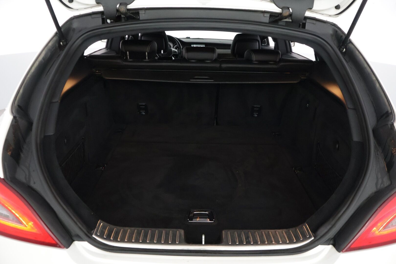 Mercedes-Benz CLS 2013 350CDI AMG-Styling Shooting Brake *Harman&Kardon / BI-XenonLohkolämmitin / Sähköluukku / Navi / P.kamera** - Huippuvarusteilla oleva CLS 350CDI luotettavalla 3.0l diesel moottorilla