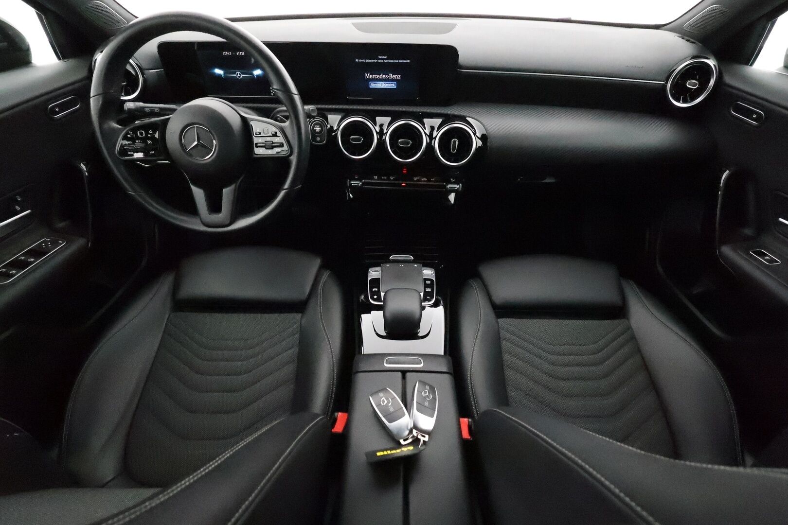 Mercedes-Benz A 2019 180 A Business Style **1-om. Suomi-auto / P.kamera / Vakkari / Puolinahat / LED / Kahdet renkaat** - Juuri huollettu!