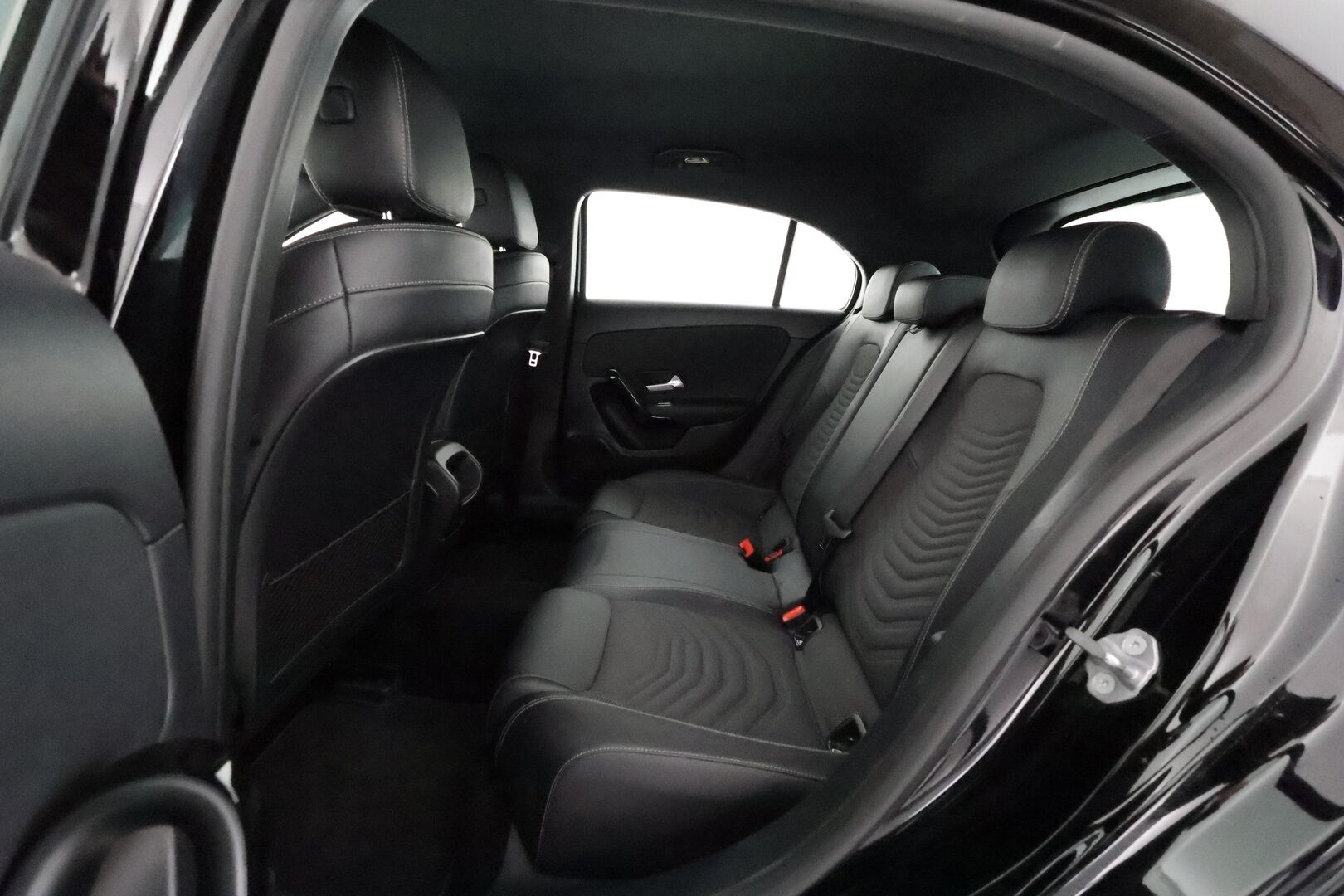 Mercedes-Benz A 2019 180 A Business Style **1-om. Suomi-auto / P.kamera / Vakkari / Puolinahat / LED / Kahdet renkaat** - Juuri huollettu!