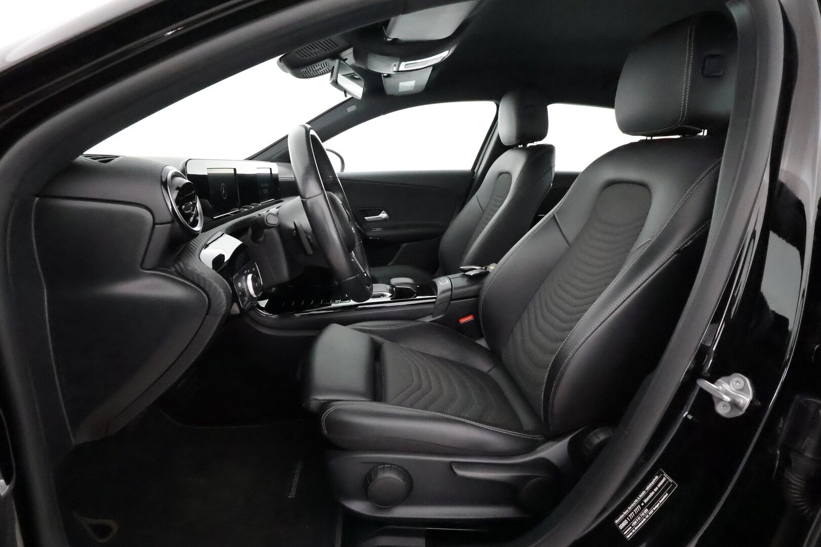 Mercedes-Benz A 2019 180 A Business Style **1-om. Suomi-auto / P.kamera / Vakkari / Puolinahat / LED / Kahdet renkaat** - Juuri huollettu!