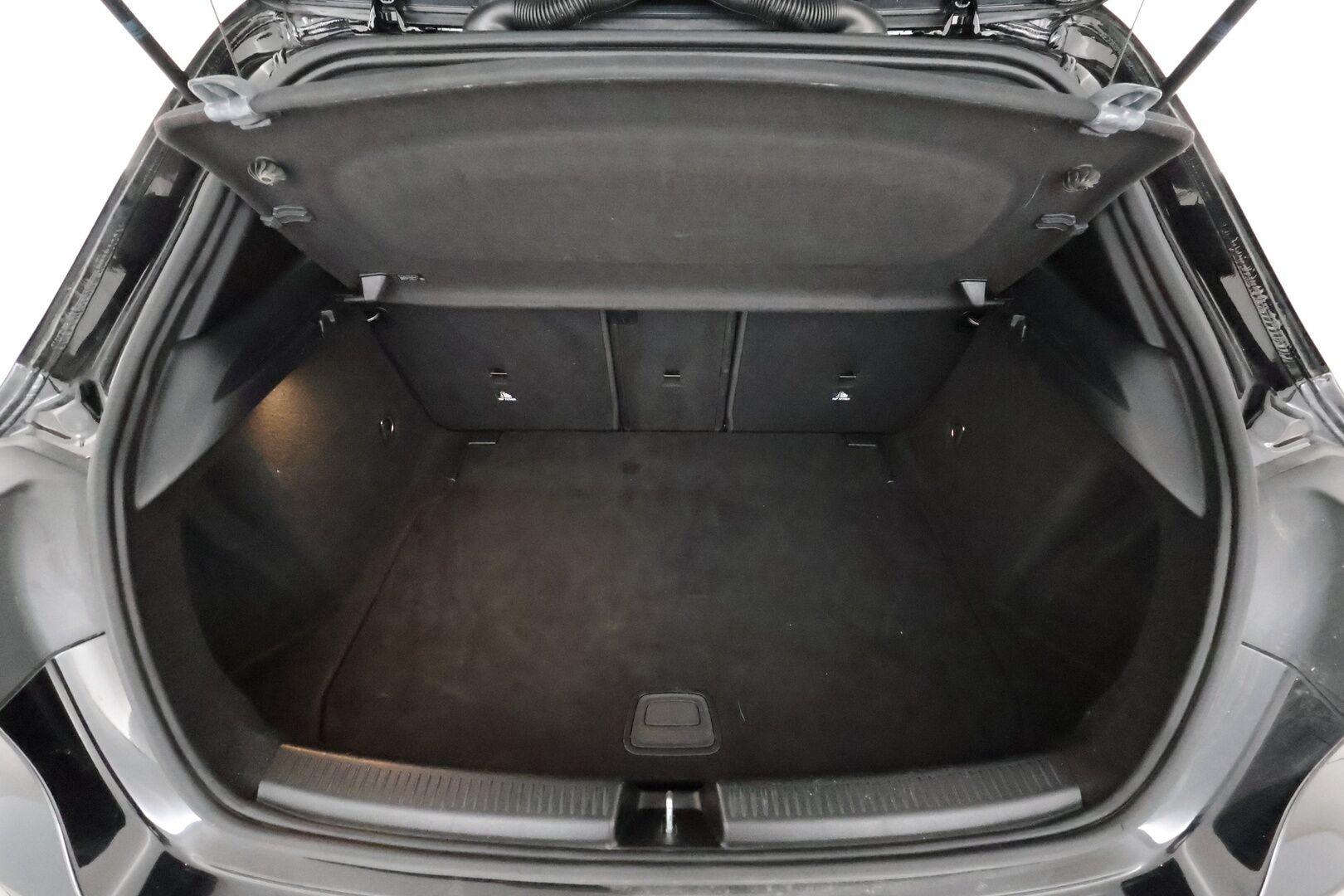 Mercedes-Benz A 2019 180 A Business Style **1-om. Suomi-auto / P.kamera / Vakkari / Puolinahat / LED / Kahdet renkaat** - Juuri huollettu!