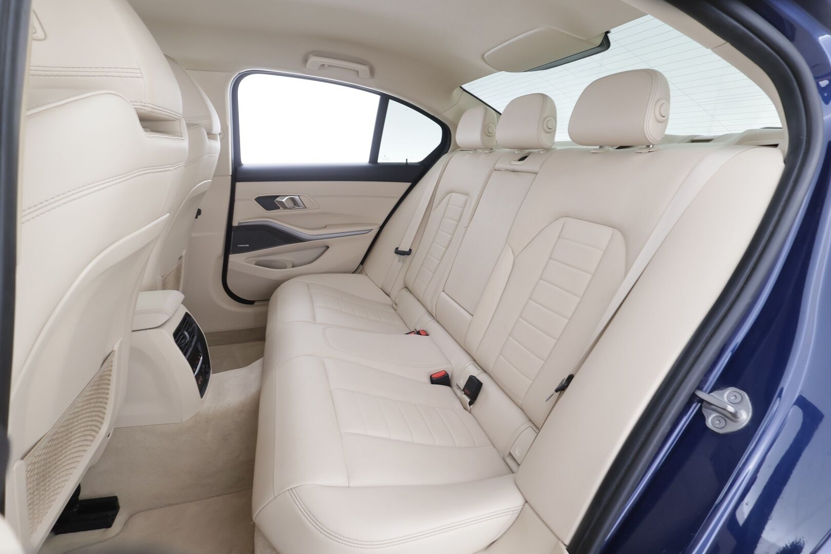 BMW 330 2019 G20 Sedan 330i A Launch Edition - Webasto | Koukku | ACC | Harman&Kardon | Laser | HUD | 360-Kamera  | Sporttipenkit | Nahkasisusta | SUPERVARUSTEET!