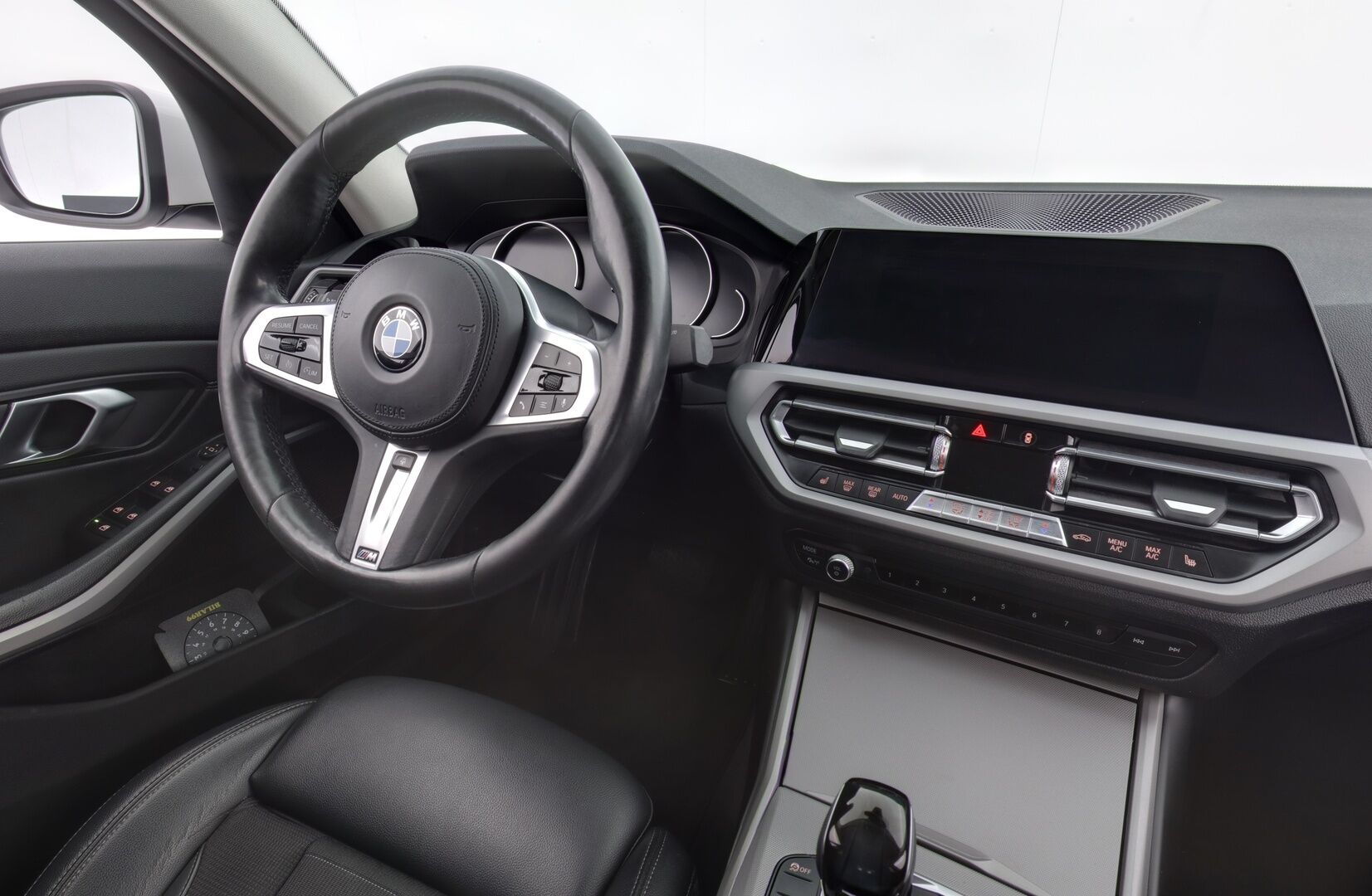 BMW 318 2019 G20 Sedan 318d A Business - *Juuri Katsastettu! / Vakkari / Kaistavahti / Tutkat / Bluetooth / Puolinahka Sporttipenkit / LED-valot / 2x renkaat / 