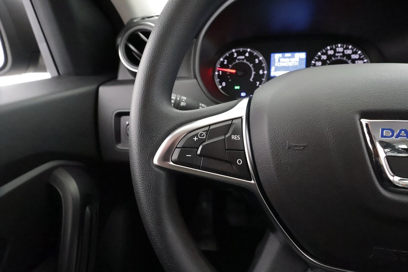 Dacia Duster 2019 SCe 115 4x4 Comfort BT - | Suomi-auto | Vakkari | Lohko | Koukku | Bluetooth | 2x Renkaat |