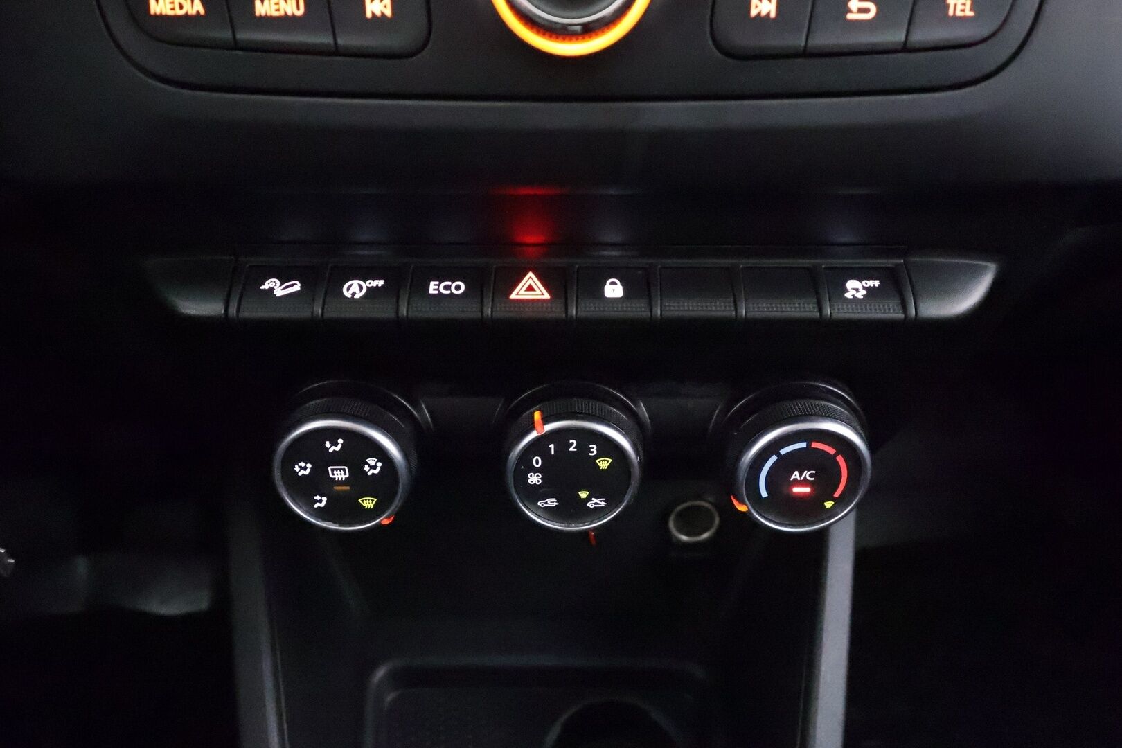 Dacia Duster 2019 SCe 115 4x4 Comfort BT * Suomi-auto / Vakkari / Lohko / Koukku / Bluetooth / 2x Renkaat * - HULLUT AVAJAISHULINAT KORKOTARJOUS 3,29 %