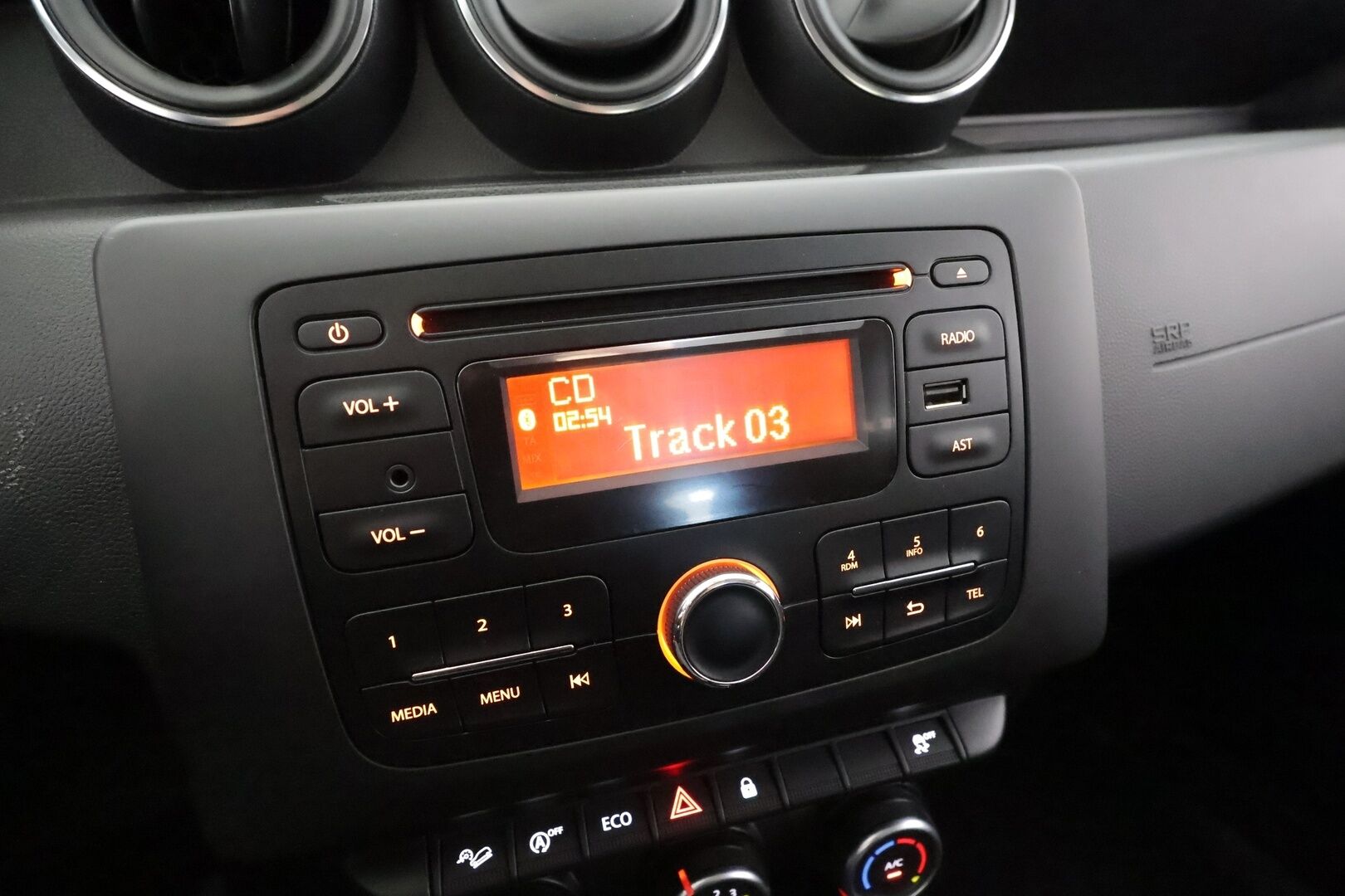 Dacia Duster 2019 SCe 115 4x4 Comfort BT * Suomi-auto / Vakkari / Lohko / Koukku / Bluetooth / 2x Renkaat * - HULLUT AVAJAISHULINAT KORKOTARJOUS 3,29 %