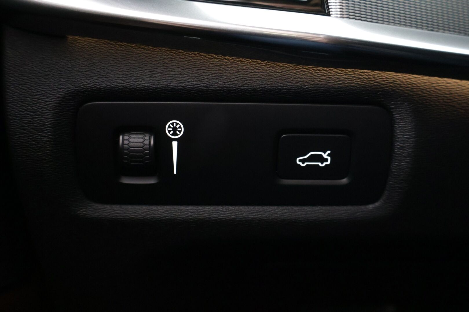 Volvo V90 2019 D4 AWD Business Inscription aut - Vetokoukku / Sähköpenkki Muistilla / Lämmitettävä Tuulilasi / P-Kamera / Jakopää 07/25!