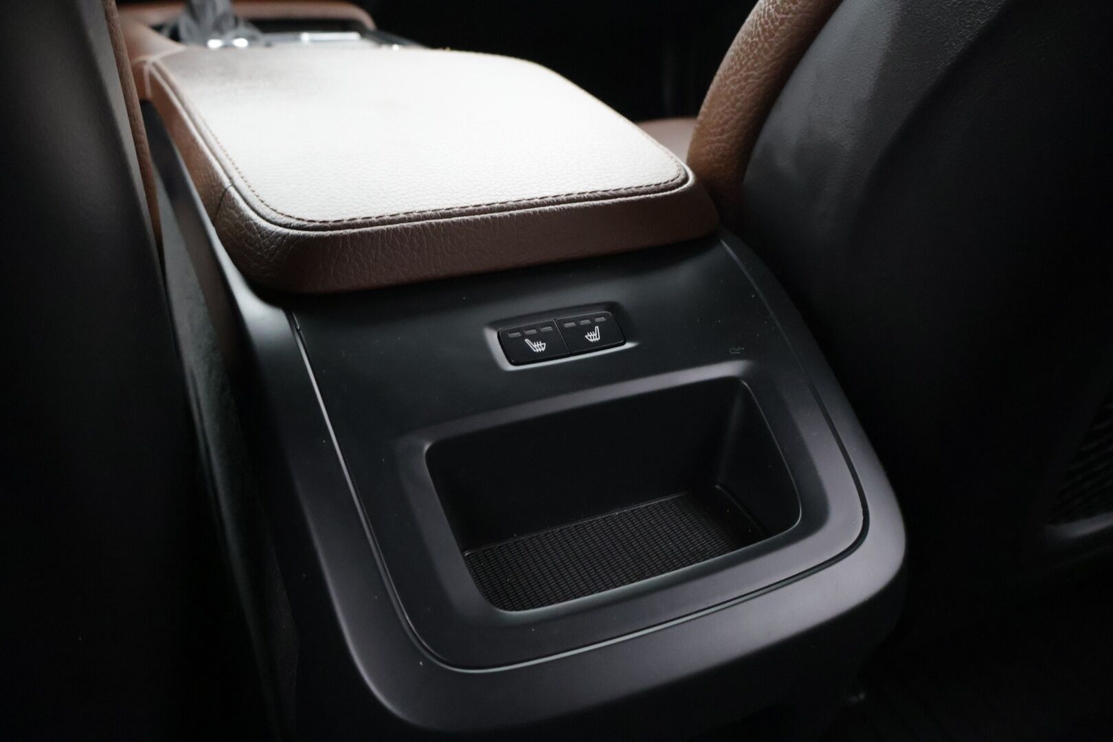 Volvo V90 2019 D4 AWD Business Inscription aut - Vetokoukku / Sähköpenkki Muistilla / Lämmitettävä Tuulilasi / P-Kamera / Jakopää 07/25!