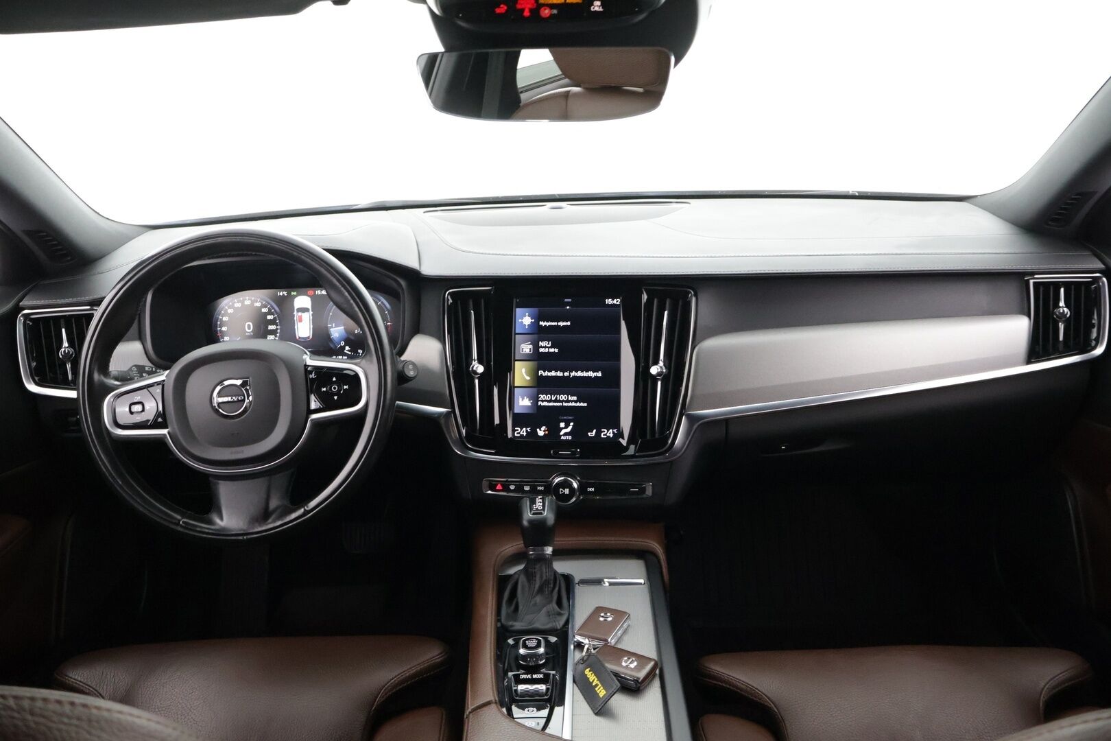 Volvo V90 2019 D4 AWD Business Inscription aut - Vetokoukku / Sähköpenkki Muistilla / Lämmitettävä Tuulilasi / P-Kamera / Jakopää 07/25!