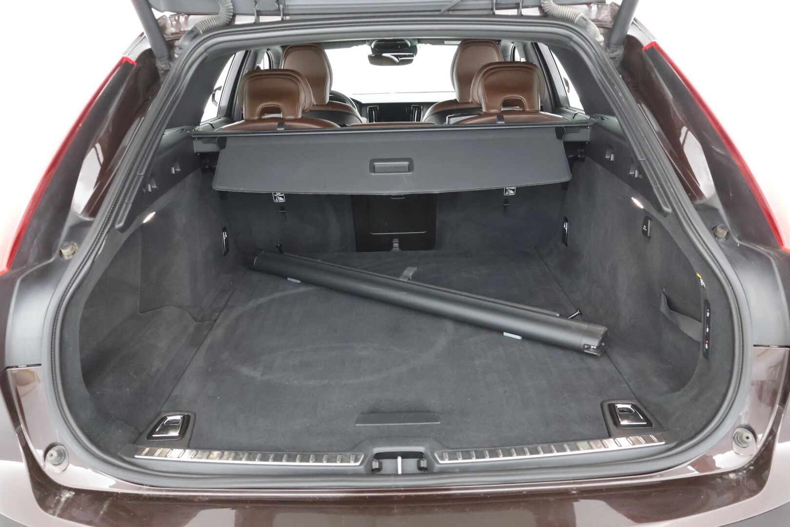 Volvo V90 2019 D4 AWD Business Inscription aut - Vetokoukku / Sähköpenkki Muistilla / Lämmitettävä Tuulilasi / P-Kamera / Jakopää 07/25!