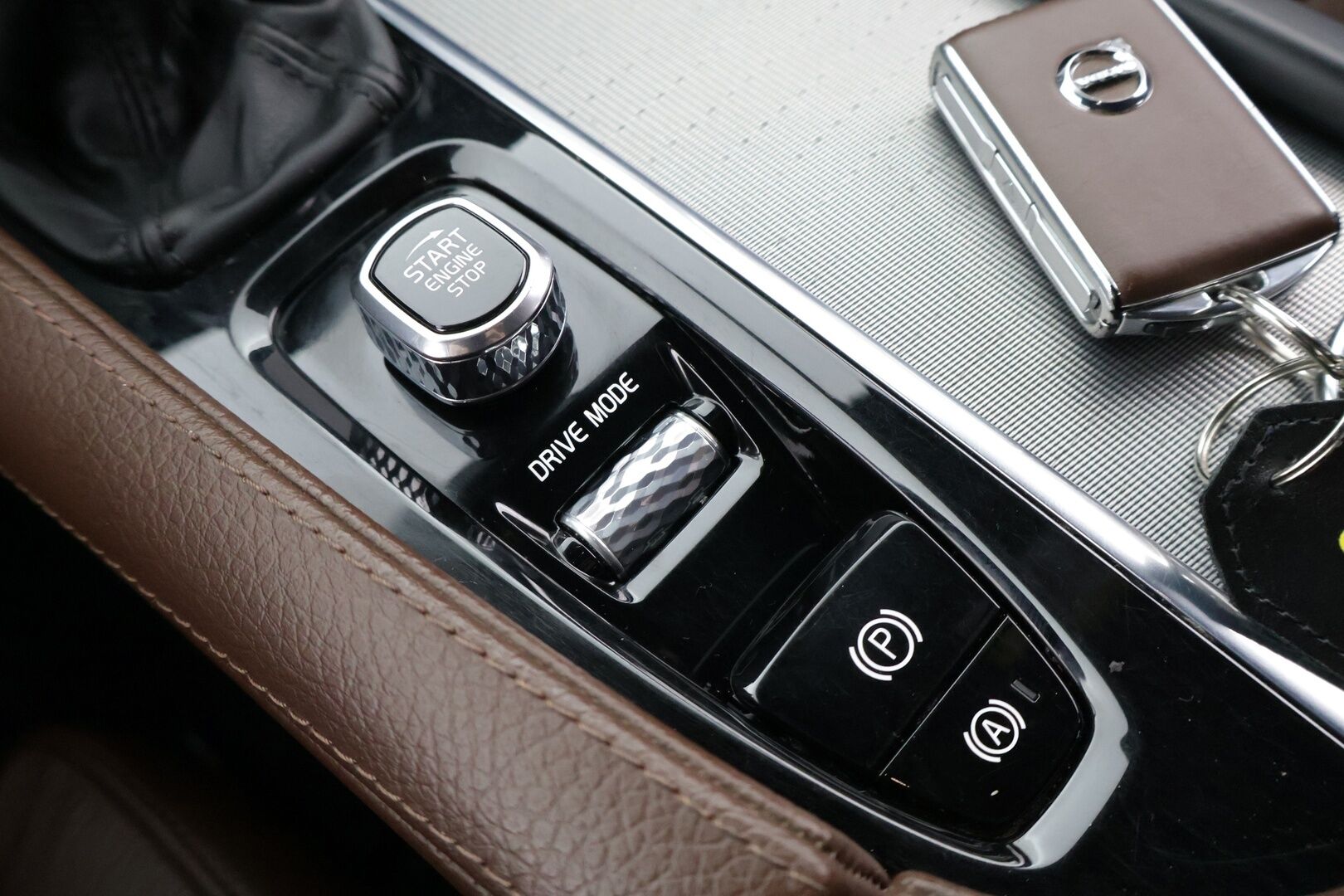 Volvo V90 2019 D4 AWD Business Inscription aut - Vetokoukku / Sähköpenkki Muistilla / Lämmitettävä Tuulilasi / P-Kamera / Jakopää 07/25!