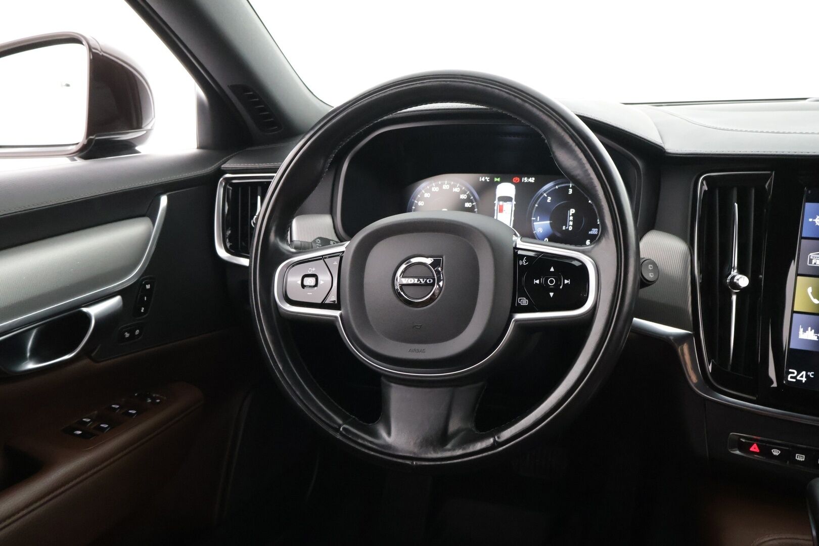 Volvo V90 2019 D4 AWD Business Inscription aut - Vetokoukku / Sähköpenkki Muistilla / Lämmitettävä Tuulilasi / P-Kamera / Jakopää 07/25!