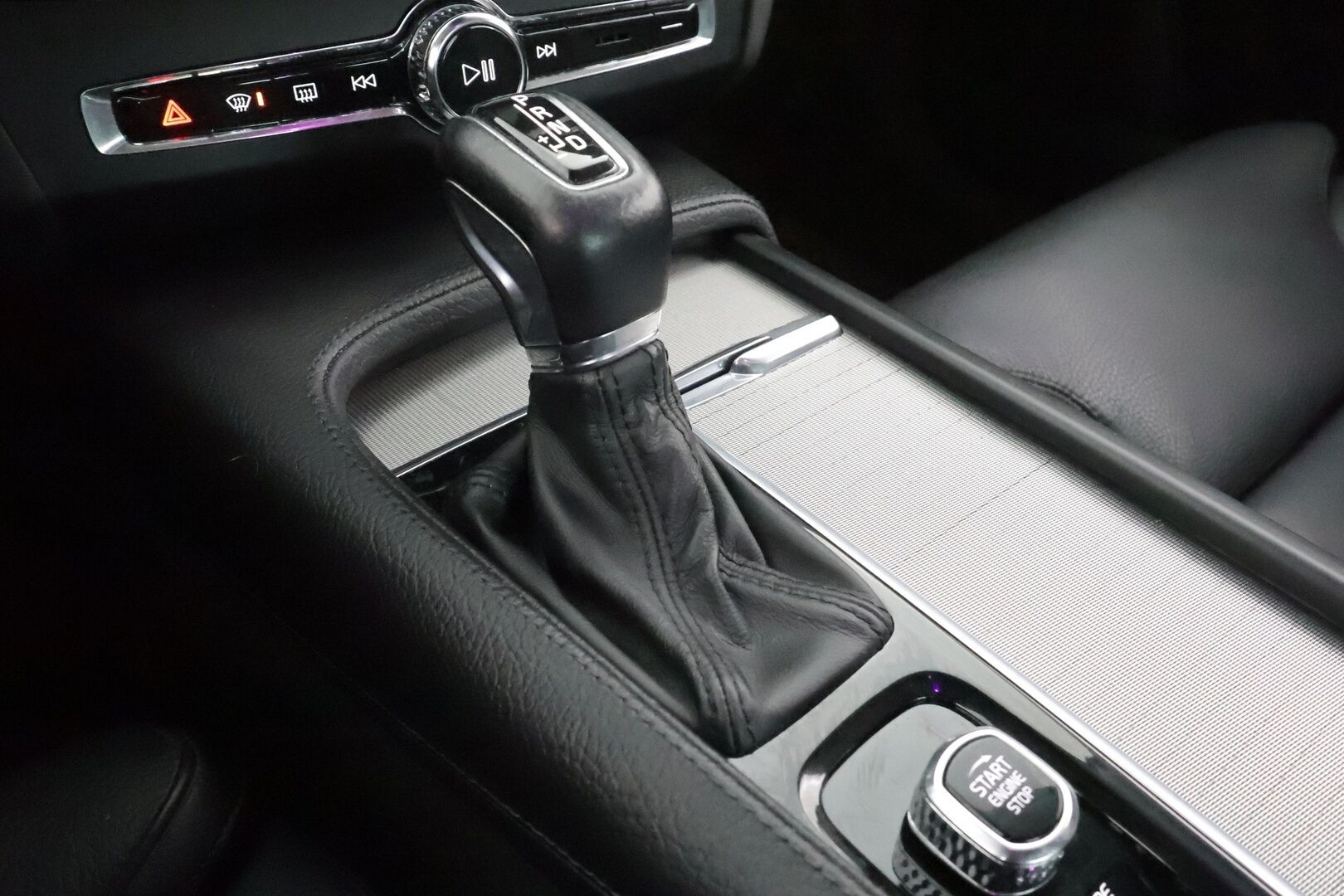 Volvo S90 2019 D5 AWD Business Inscription aut * Kattoluukku / Webasto / ACC / Full-LED / 360° / Sportnahat Muistilla / Navi * - Suomi-auto / Kahdet renkaat aluvanteilla / Merkkihuollot