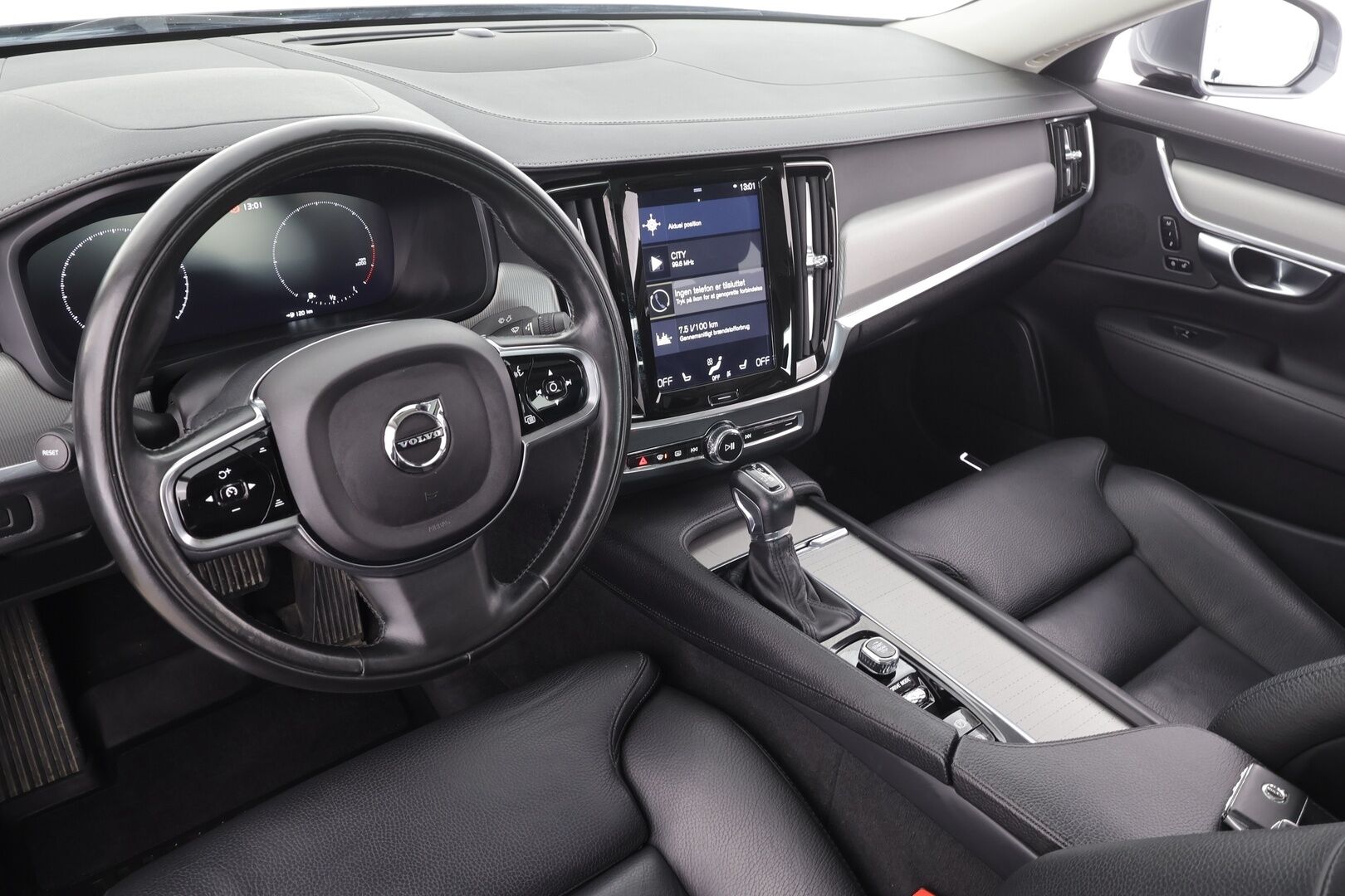 Volvo S90 2019 D5 AWD Business Inscription aut * Kattoluukku / Webasto / ACC / Full-LED / 360° / Sportnahat Muistilla / Navi * - Suomi-auto / Kahdet renkaat aluvanteilla / Merkkihuollot