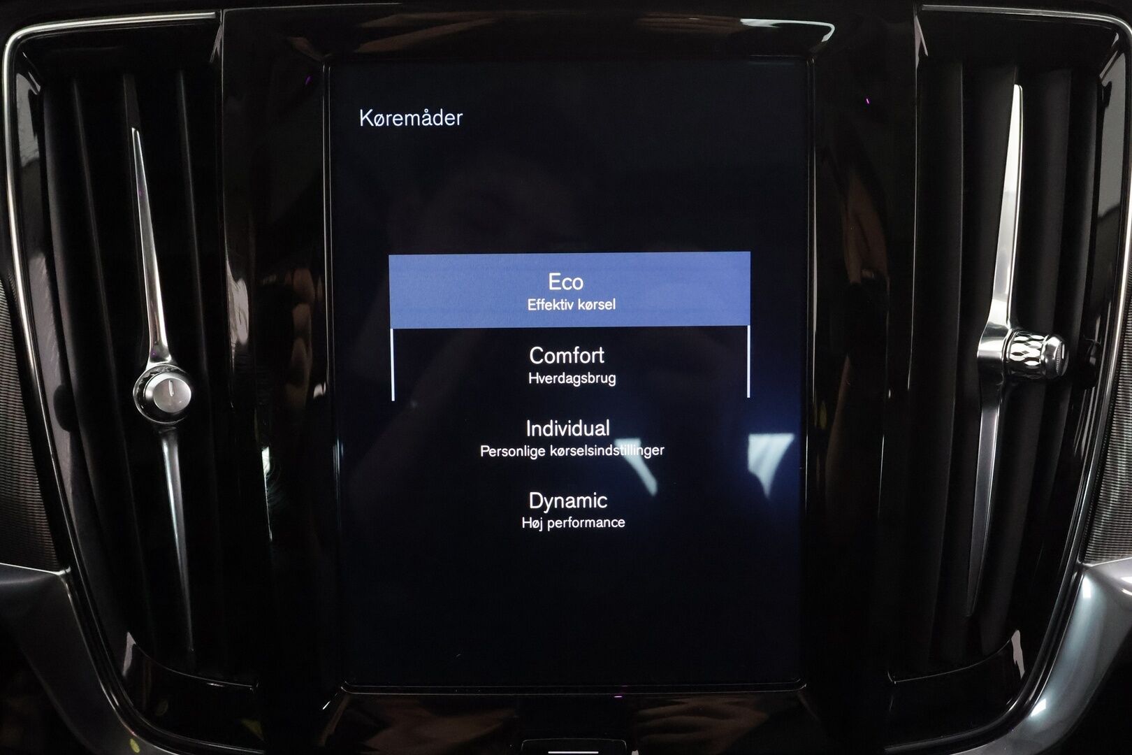 Volvo S90 2019 D5 AWD Business Inscription aut * Kattoluukku / Webasto / ACC / Full-LED / 360° / Sportnahat Muistilla / Navi * - Suomi-auto / Kahdet renkaat aluvanteilla / Merkkihuollot