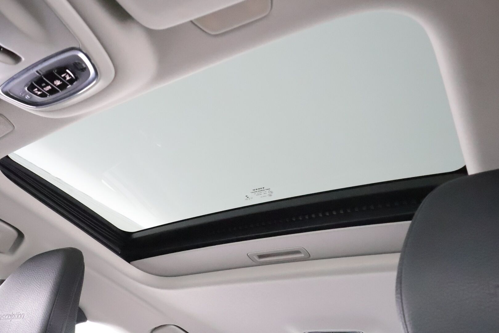 Volvo S90 2019 D5 AWD Business Inscription aut * Kattoluukku / Webasto / ACC / Full-LED / 360° / Sportnahat Muistilla / Navi * - Suomi-auto / Kahdet renkaat aluvanteilla / Merkkihuollot