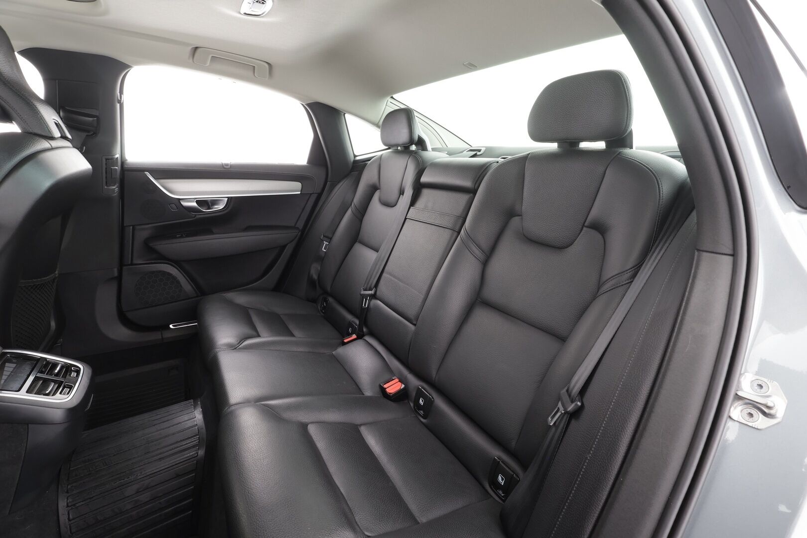 Volvo S90 2019 D5 AWD Business Inscription aut * Kattoluukku / Webasto / ACC / Full-LED / 360° / Sportnahat Muistilla / Navi * - Suomi-auto / Kahdet renkaat aluvanteilla / Merkkihuollot