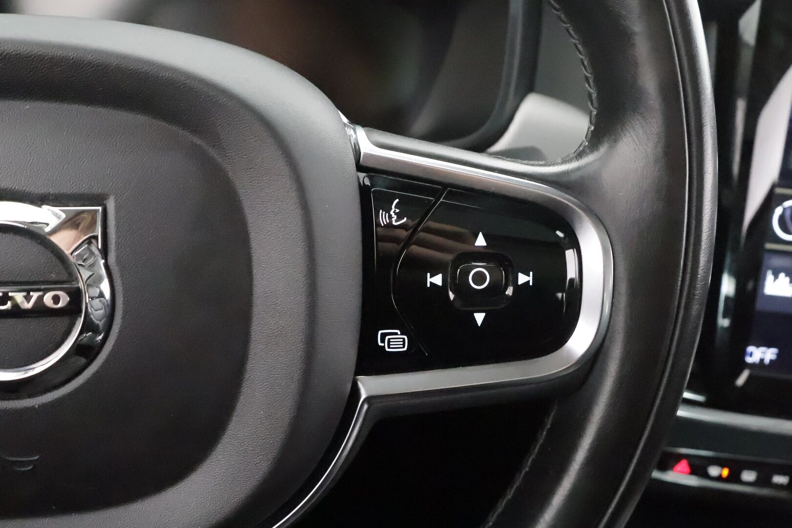 Volvo S90 2019 D5 AWD Business Inscription aut * Kattoluukku / Webasto / ACC / Full-LED / 360° / Sportnahat Muistilla / Navi * - Suomi-auto / Kahdet renkaat aluvanteilla / Merkkihuollot