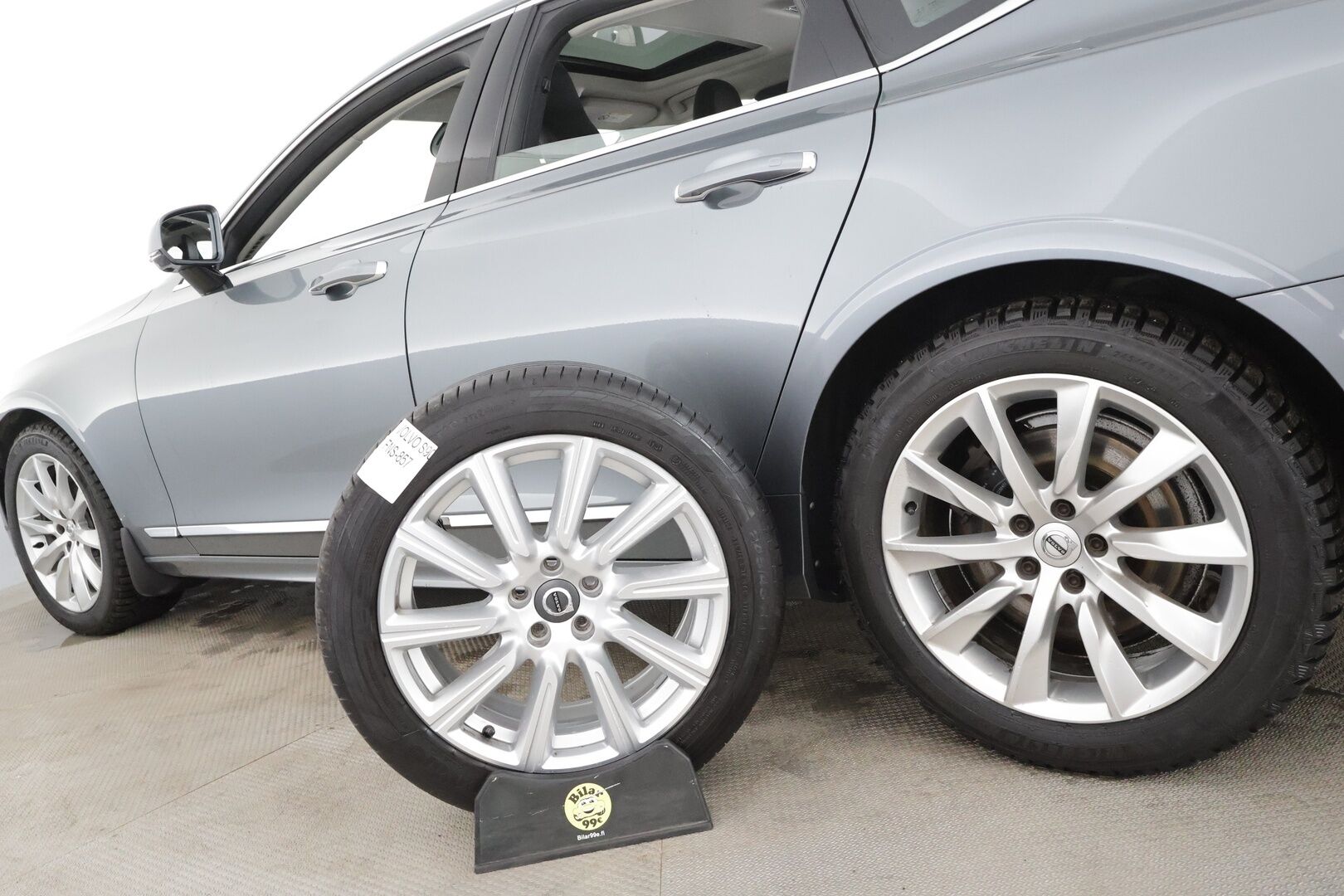 Volvo S90 2019 D5 AWD Business Inscription aut * Kattoluukku / Webasto / ACC / Full-LED / 360° / Sportnahat Muistilla / Navi * - Suomi-auto / Kahdet renkaat aluvanteilla / Merkkihuollot