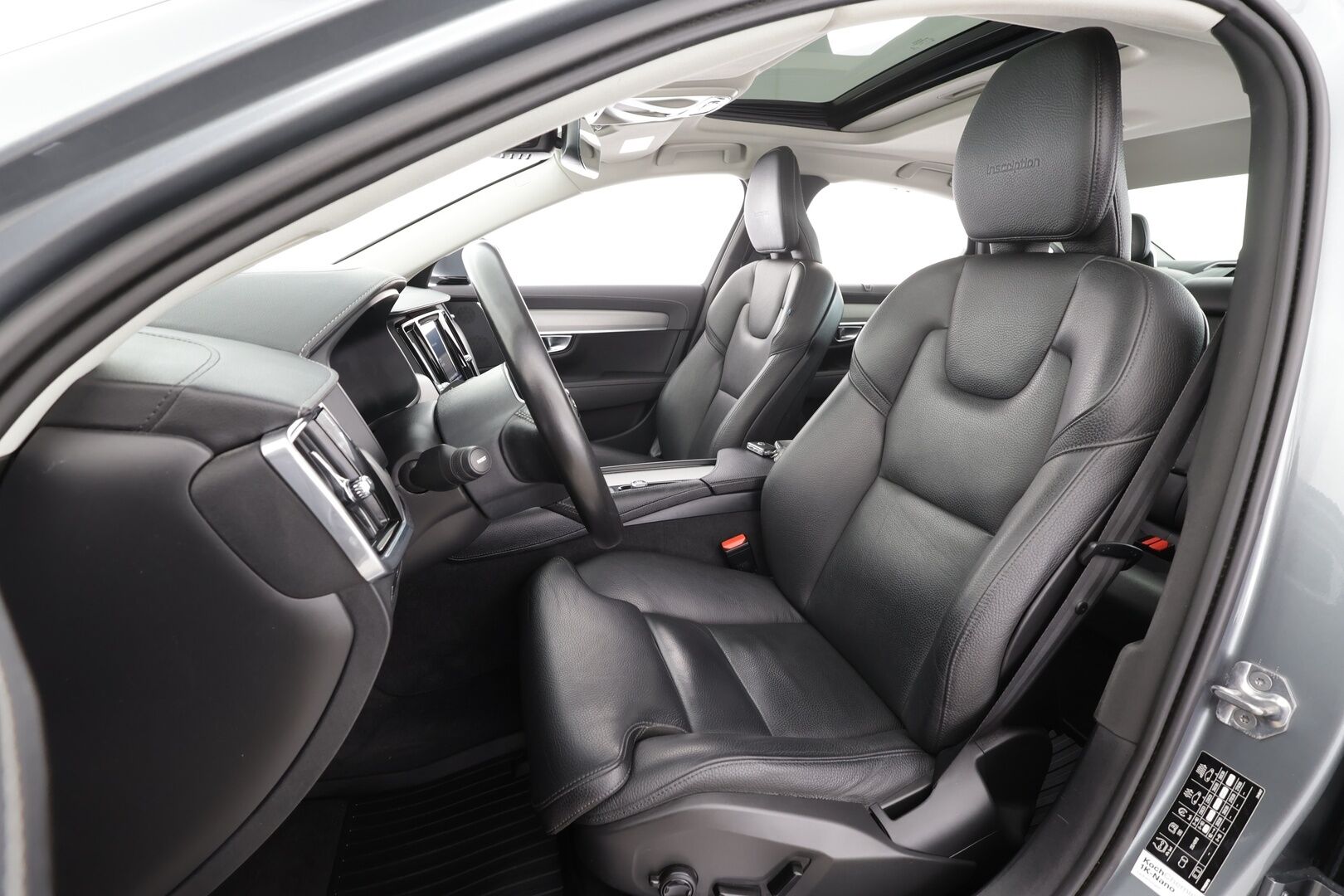 Volvo S90 2019 D5 AWD Business Inscription aut * Kattoluukku / Webasto / ACC / Full-LED / 360° / Sportnahat Muistilla / Navi * - Suomi-auto / Kahdet renkaat aluvanteilla / Merkkihuollot