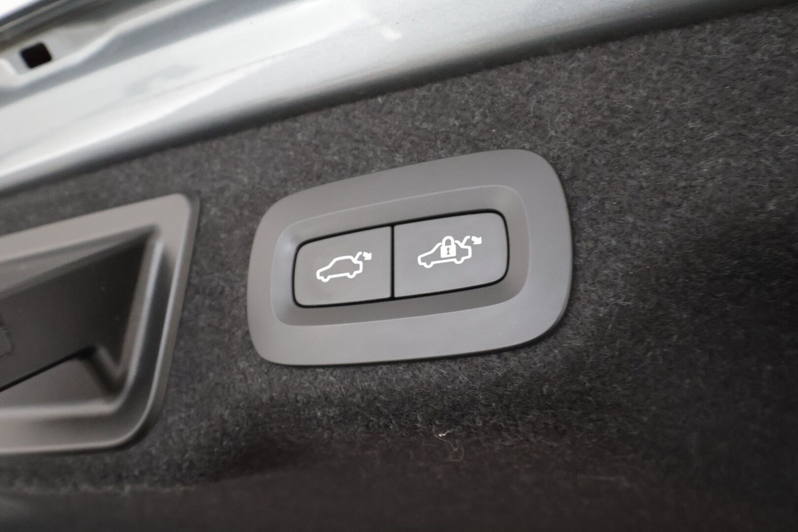 Volvo S90 2019 D5 AWD Business Inscription aut * Kattoluukku / Webasto / ACC / Full-LED / 360° / Sportnahat Muistilla / Navi * - Suomi-auto / Kahdet renkaat aluvanteilla / Merkkihuollot