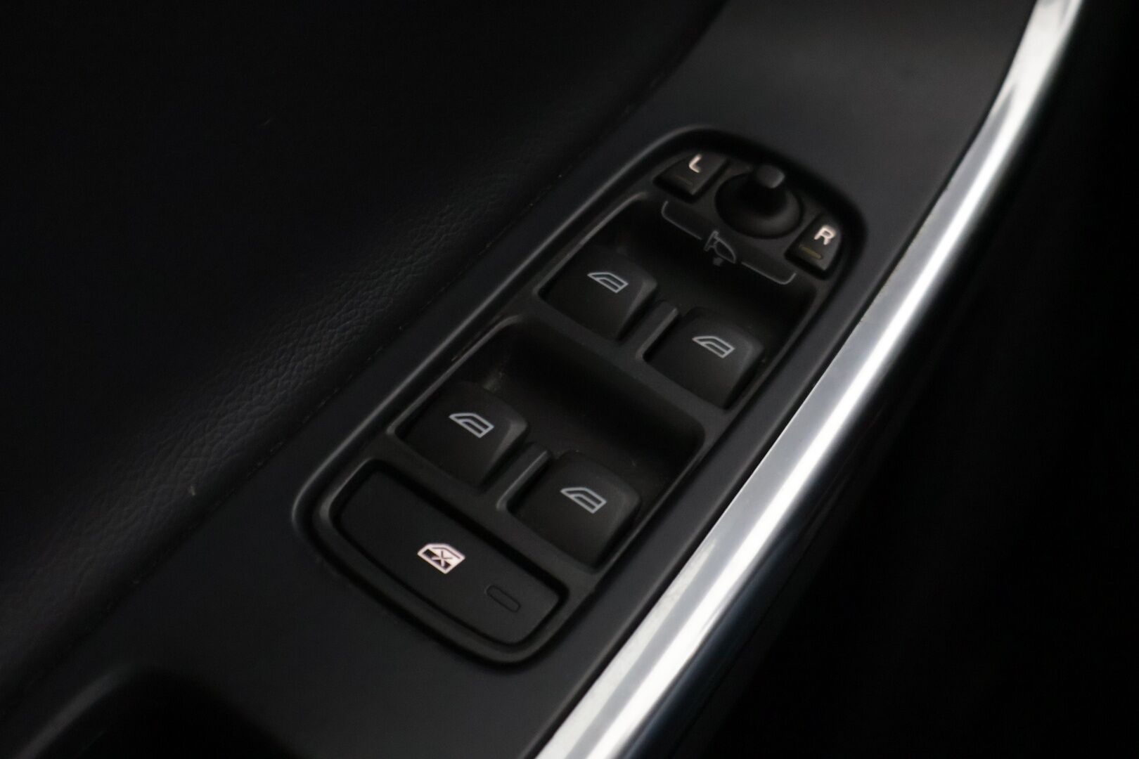 Volvo XC60 2017 D4 AWD Classic Momentum aut - ACC | Webasto | BLIS | Tutka | Ratinlämmitin | Hyvin huollettu | Jakohihna juuri vaihdettu! |