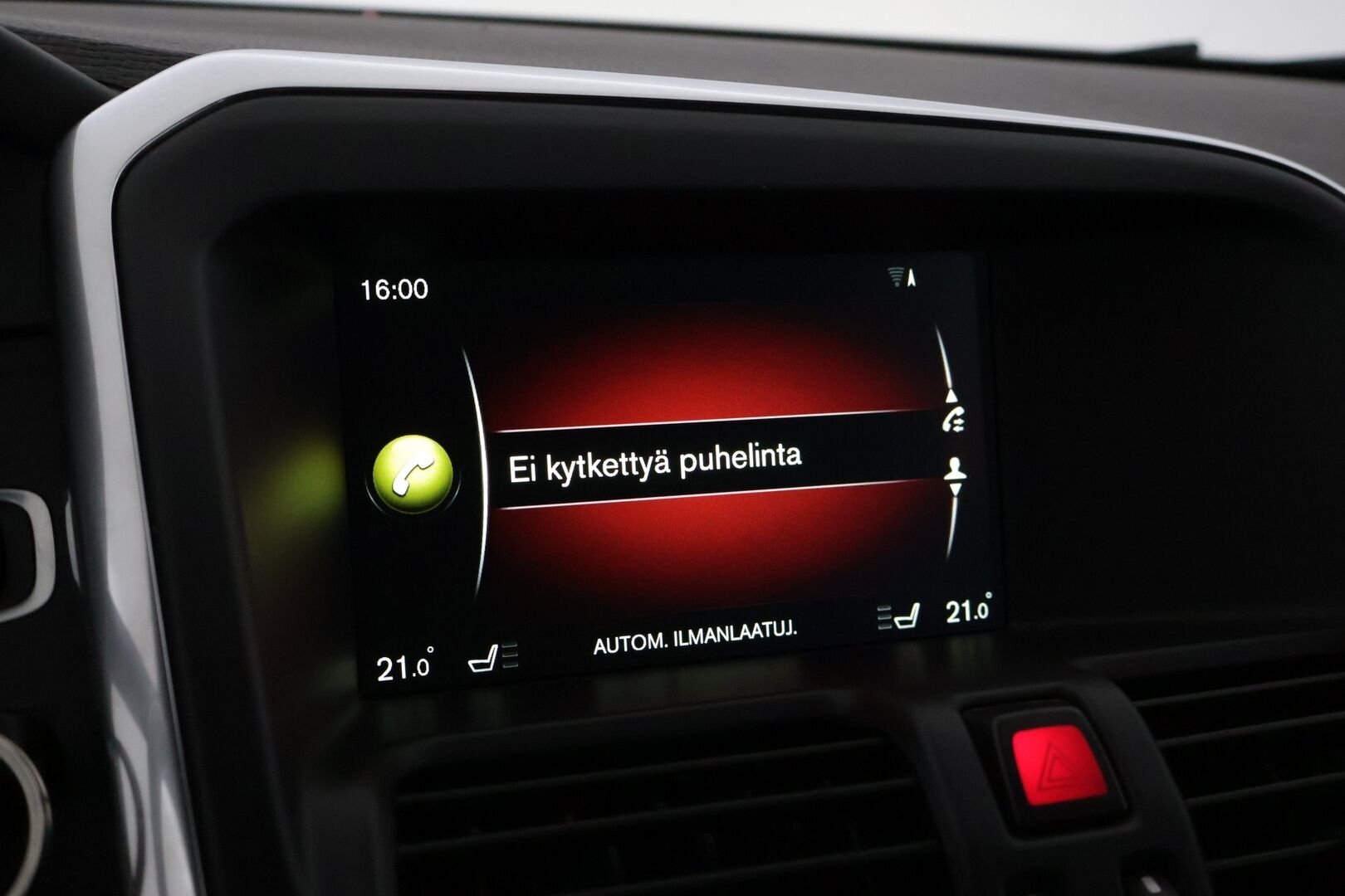 Volvo XC60 2017 D4 AWD Classic Momentum aut - ACC | Webasto | BLIS | Tutka | Ratinlämmitin | Hyvin huollettu | Jakohihna juuri vaihdettu! |
