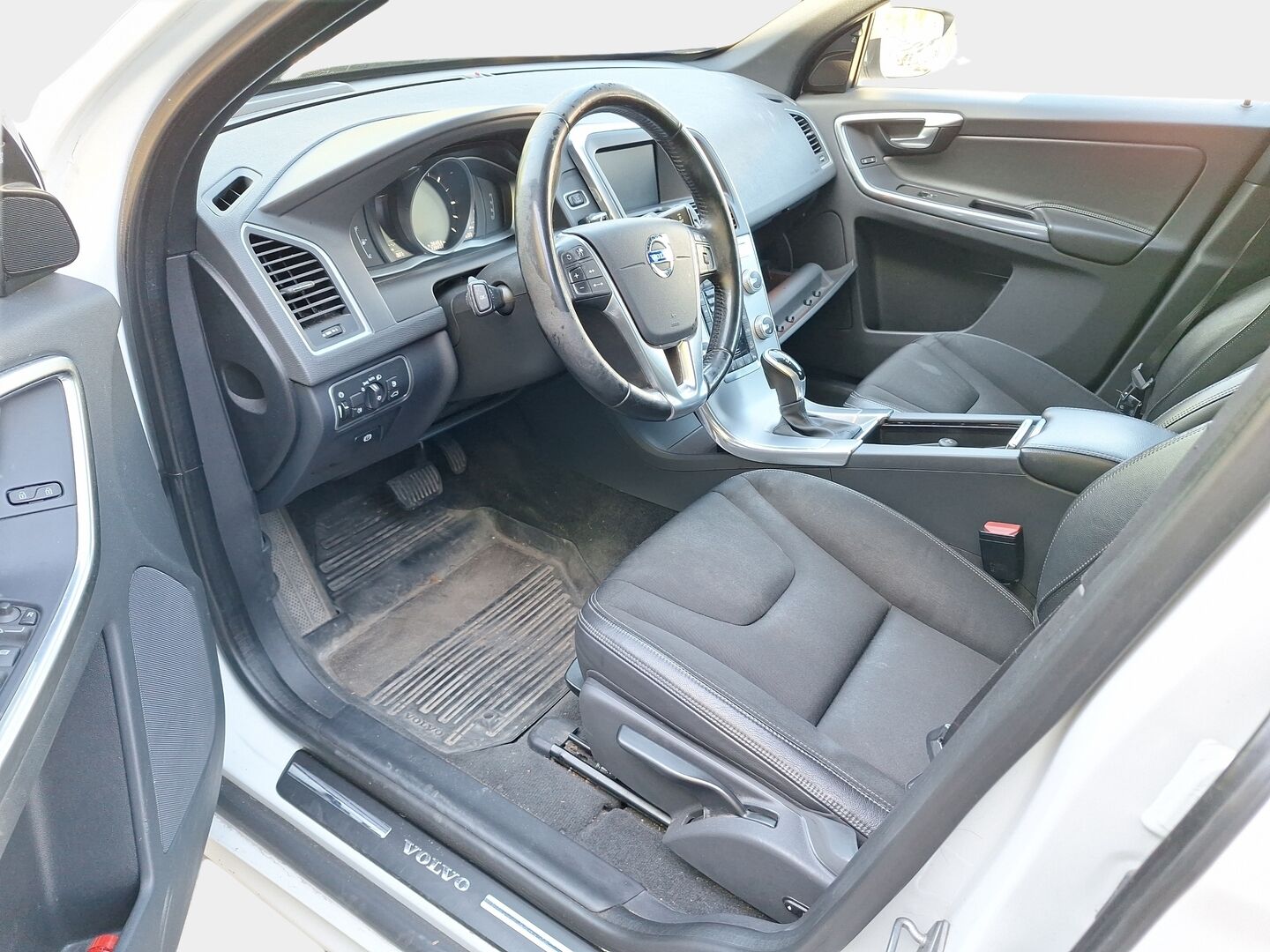 Volvo XC60 2017 D4 AWD Classic Momentum aut - ACC | Webasto | BLIS | Tutka | Ratinlämmitin | Hyvin huollettu | Jakohihna juuri vaihdettu! |