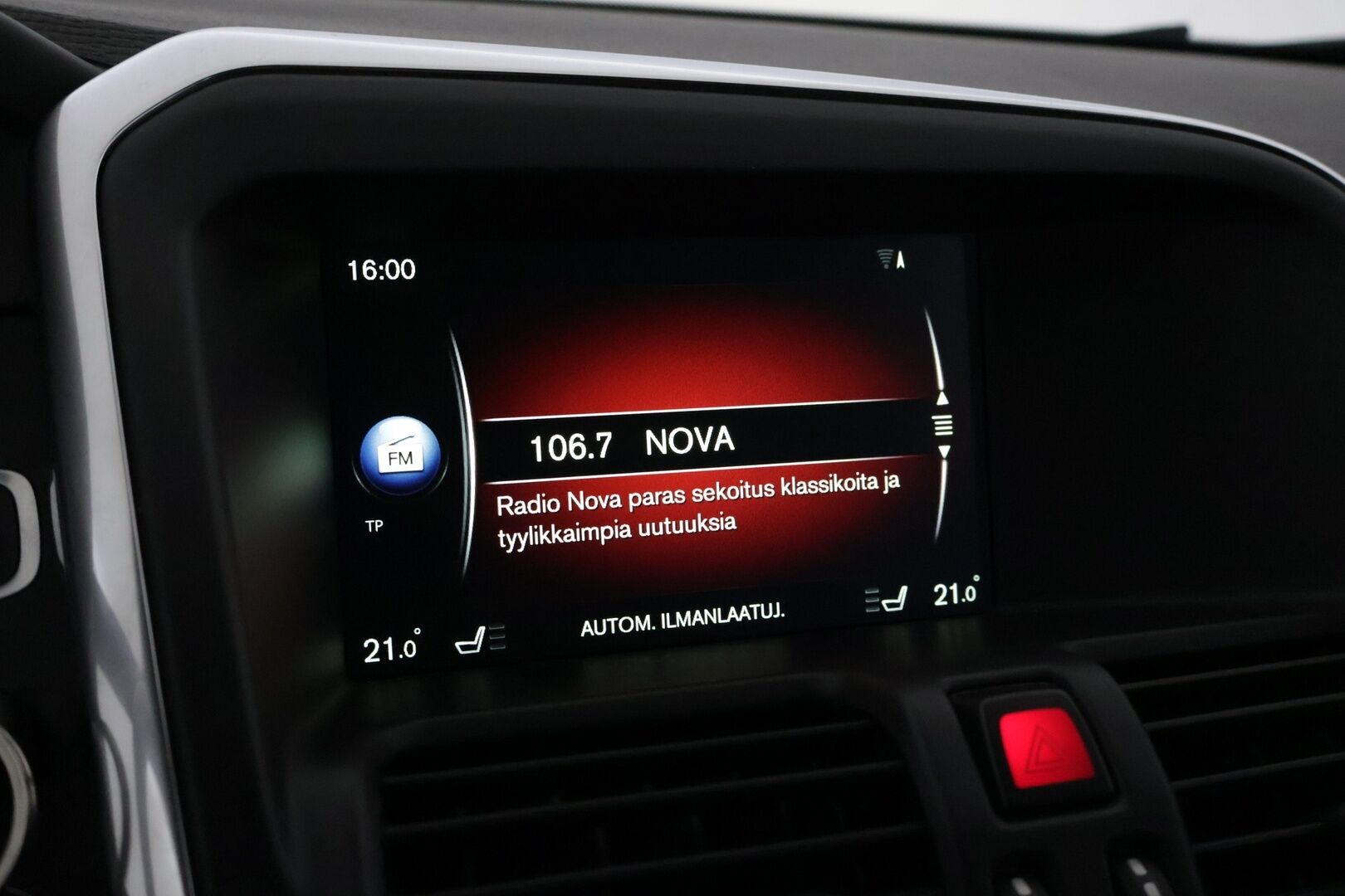 Volvo XC60 2017 D4 AWD Classic Momentum aut - ACC | Webasto | BLIS | Tutka | Ratinlämmitin | Hyvin huollettu | Jakohihna juuri vaihdettu! |
