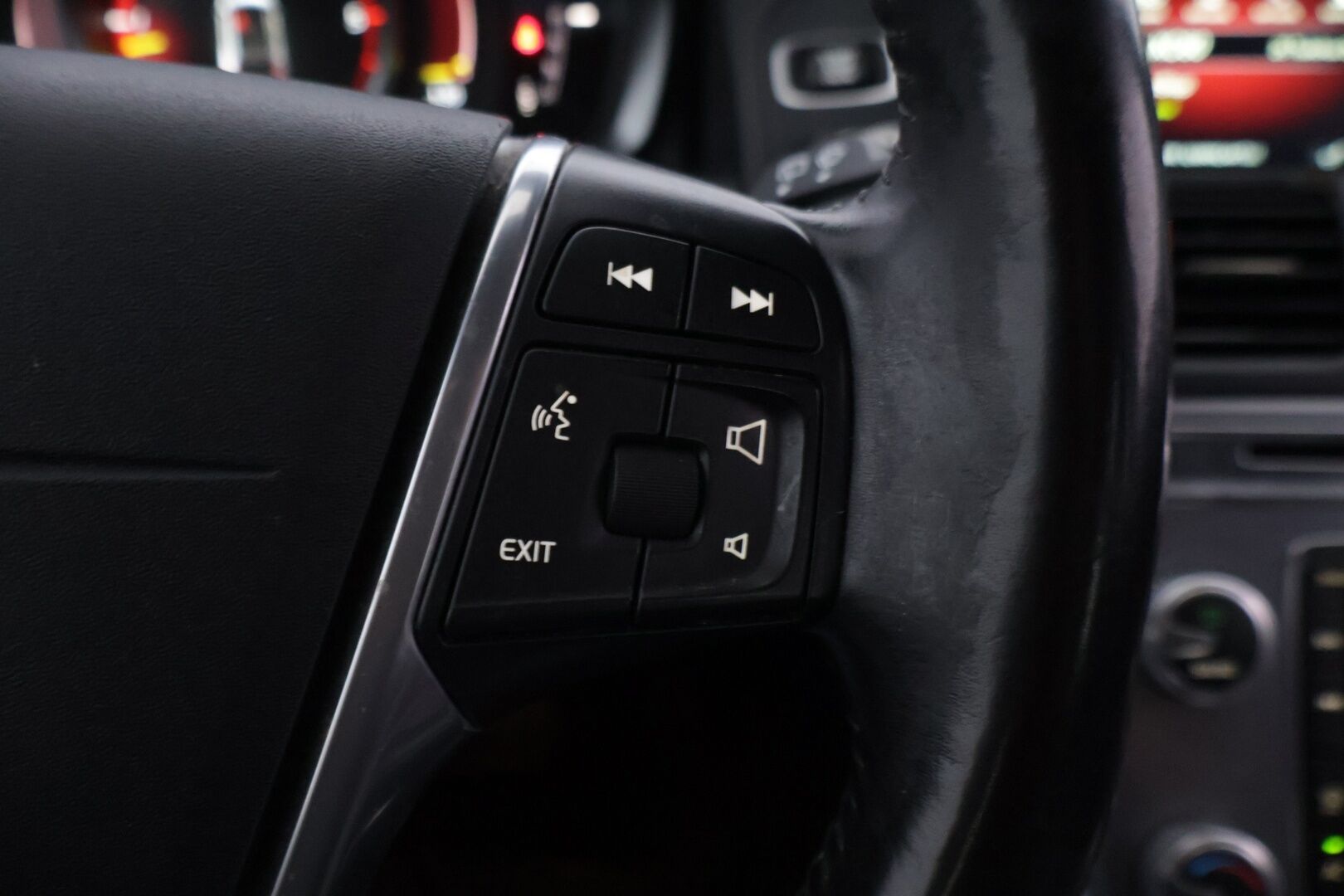 Volvo XC60 2017 D4 AWD Classic Momentum aut - ACC | Webasto | BLIS | Tutka | Ratinlämmitin | Hyvin huollettu | Jakohihna juuri vaihdettu! |