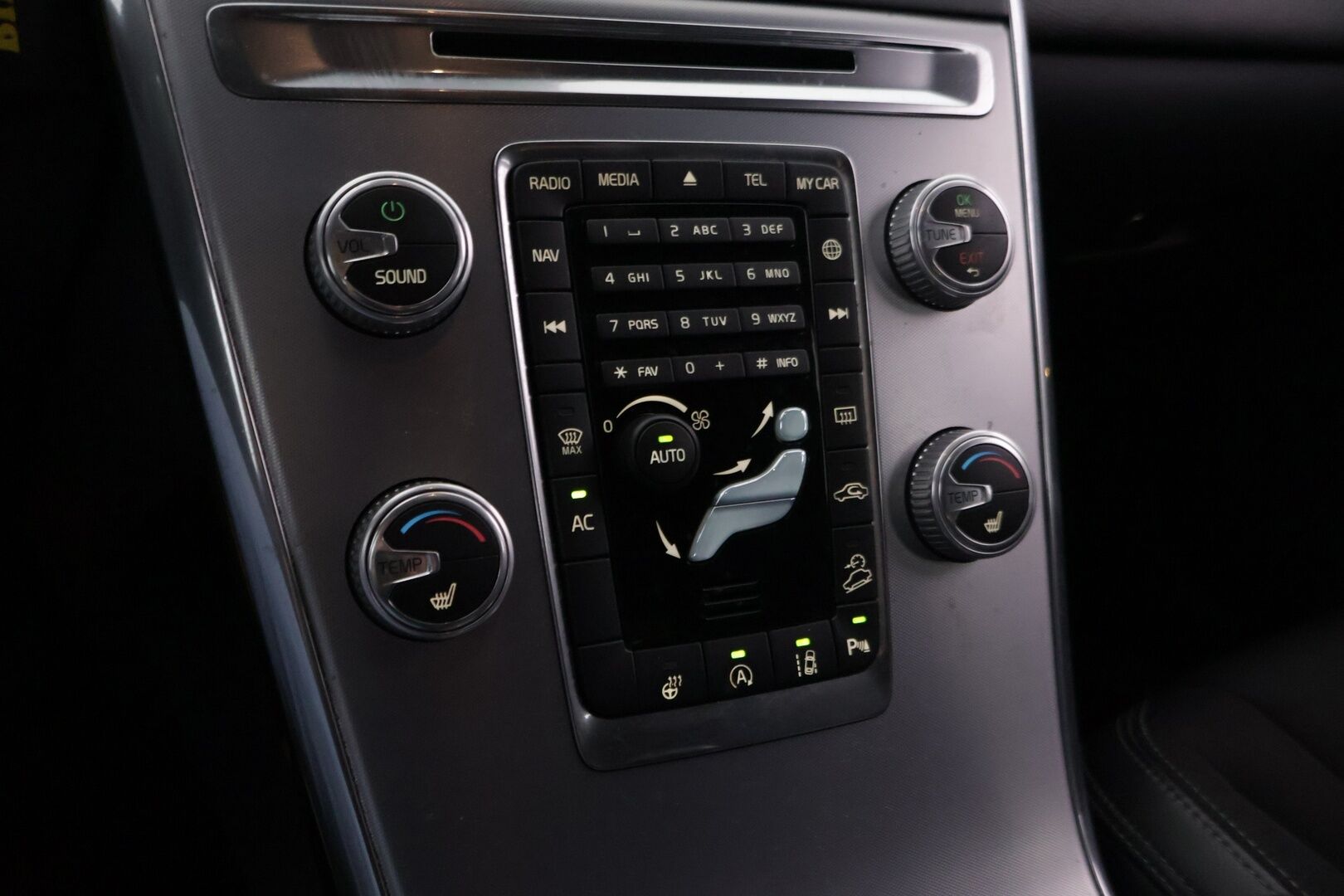 Volvo XC60 2017 D4 AWD Classic Momentum aut - ACC | Webasto | BLIS | Tutka | Ratinlämmitin | Hyvin huollettu | Jakohihna juuri vaihdettu! |