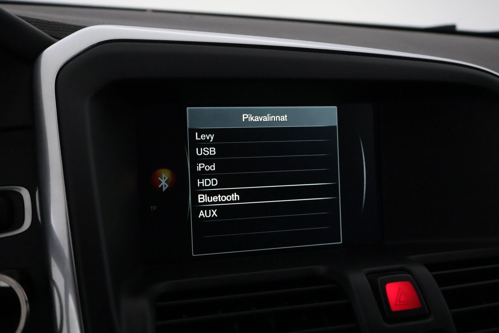 Volvo XC60 2017 D4 AWD Classic Momentum aut - ACC | Webasto | BLIS | Tutka | Ratinlämmitin | Hyvin huollettu | Jakohihna juuri vaihdettu! |