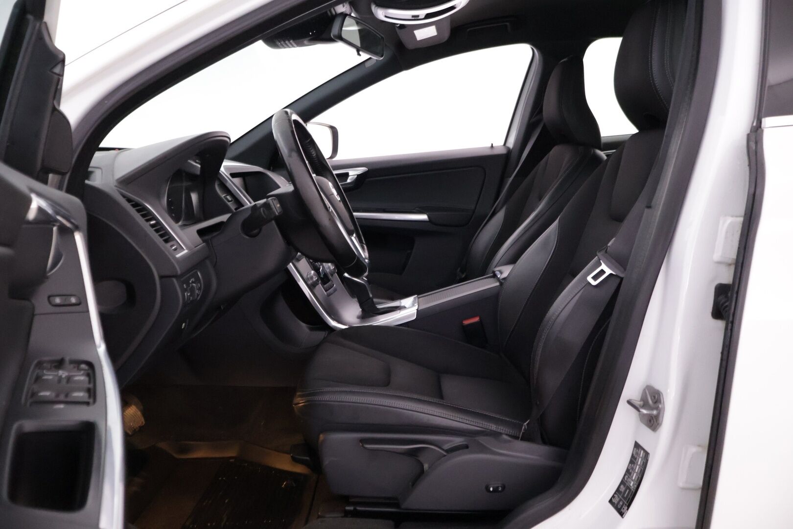 Volvo XC60 2017 D4 AWD Classic Momentum aut - ACC | Webasto | BLIS | Tutka | Ratinlämmitin | Hyvin huollettu | Jakohihna juuri vaihdettu! |