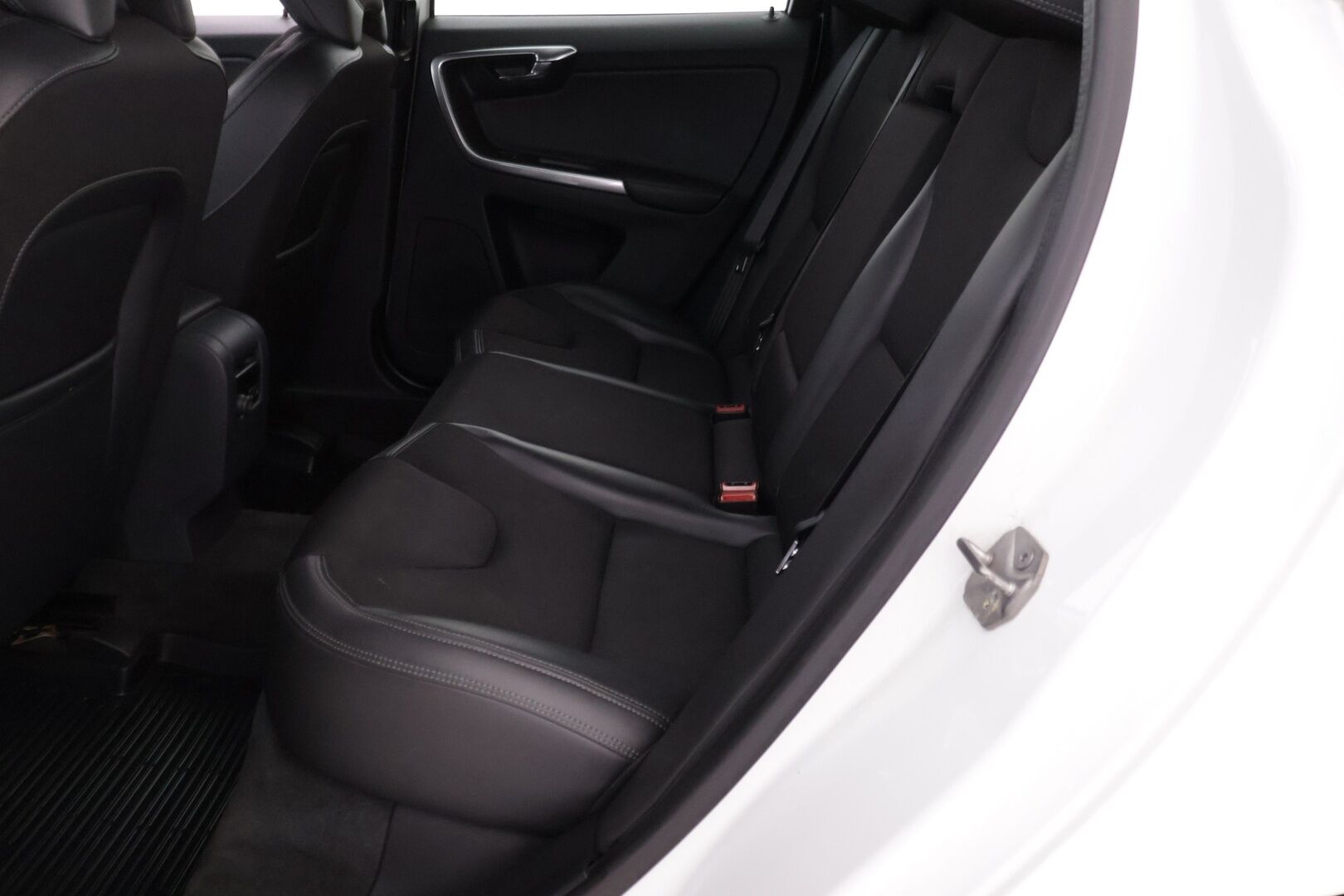 Volvo XC60 2017 D4 AWD Classic Momentum aut - ACC | Webasto | BLIS | Tutka | Ratinlämmitin | Hyvin huollettu | Jakohihna juuri vaihdettu! |