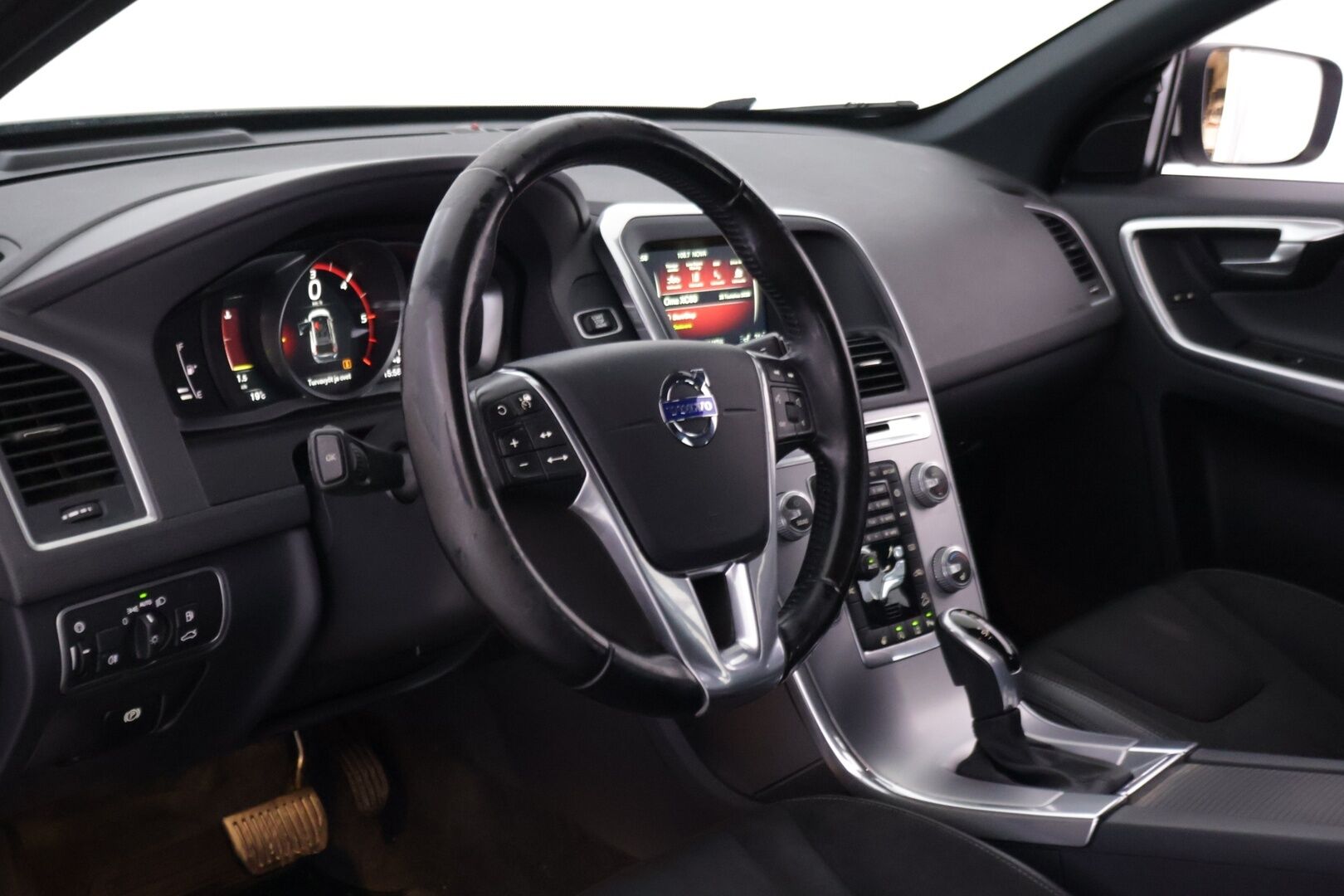 Volvo XC60 2017 D4 AWD Classic Momentum aut - ACC | Webasto | BLIS | Tutka | Ratinlämmitin | Hyvin huollettu | Jakohihna juuri vaihdettu! |