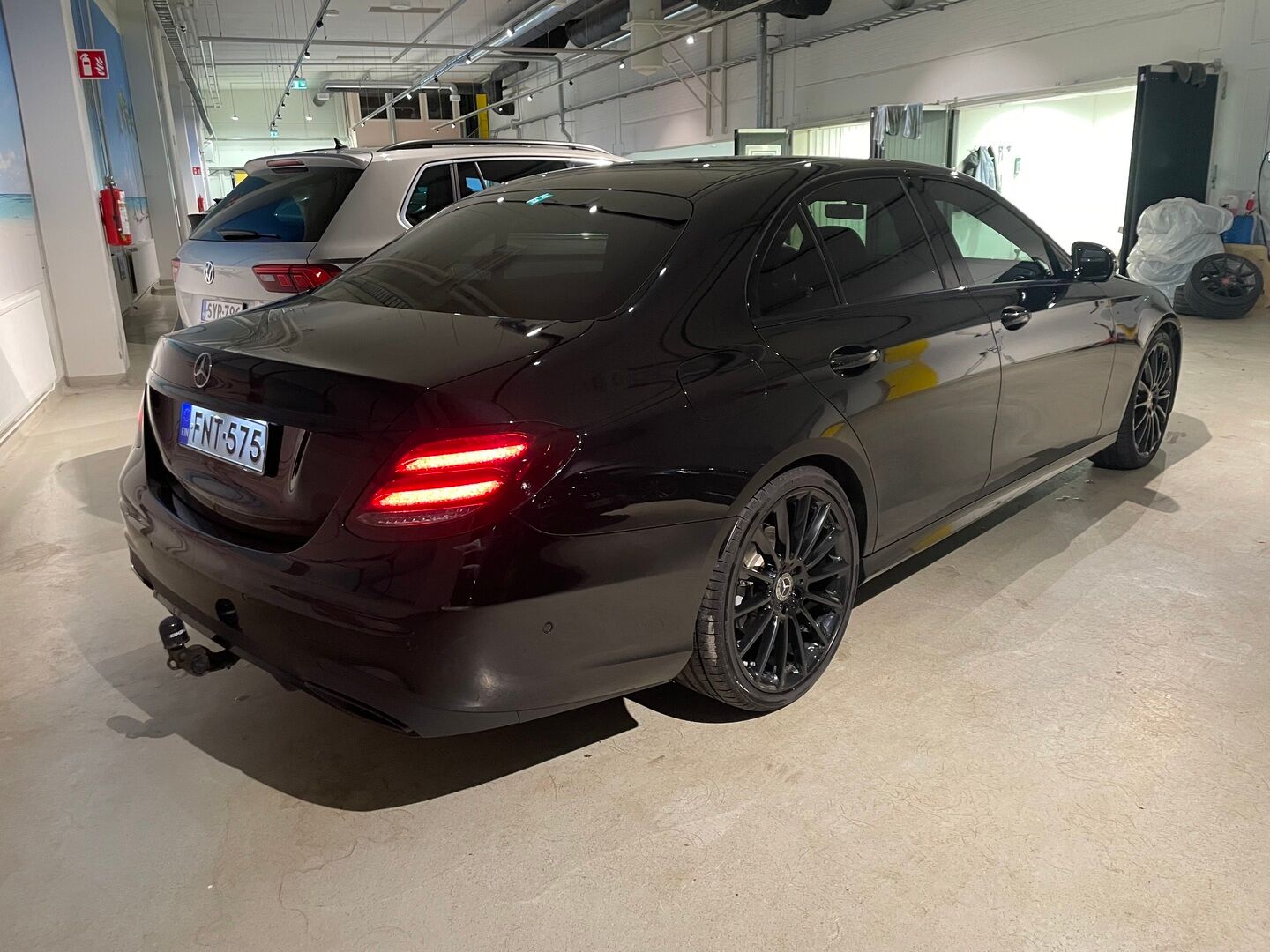 Mercedes-Benz E 2019 200d Premium Business AMG - | Webasto | Widescreen | P-Kamera | S-Koukku | Tutkat | Nahka-alcantara | Sporttipenkit | LED | BLIS |