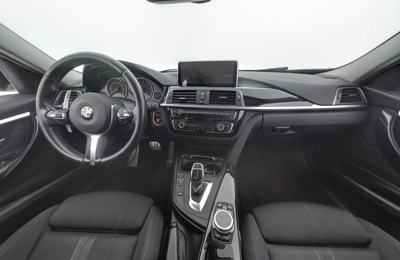 BMW 320 2016 F31 LCI Touring 320d M-Sport look *M-sport ratti / Keyless / Navi / Sport-penkit*